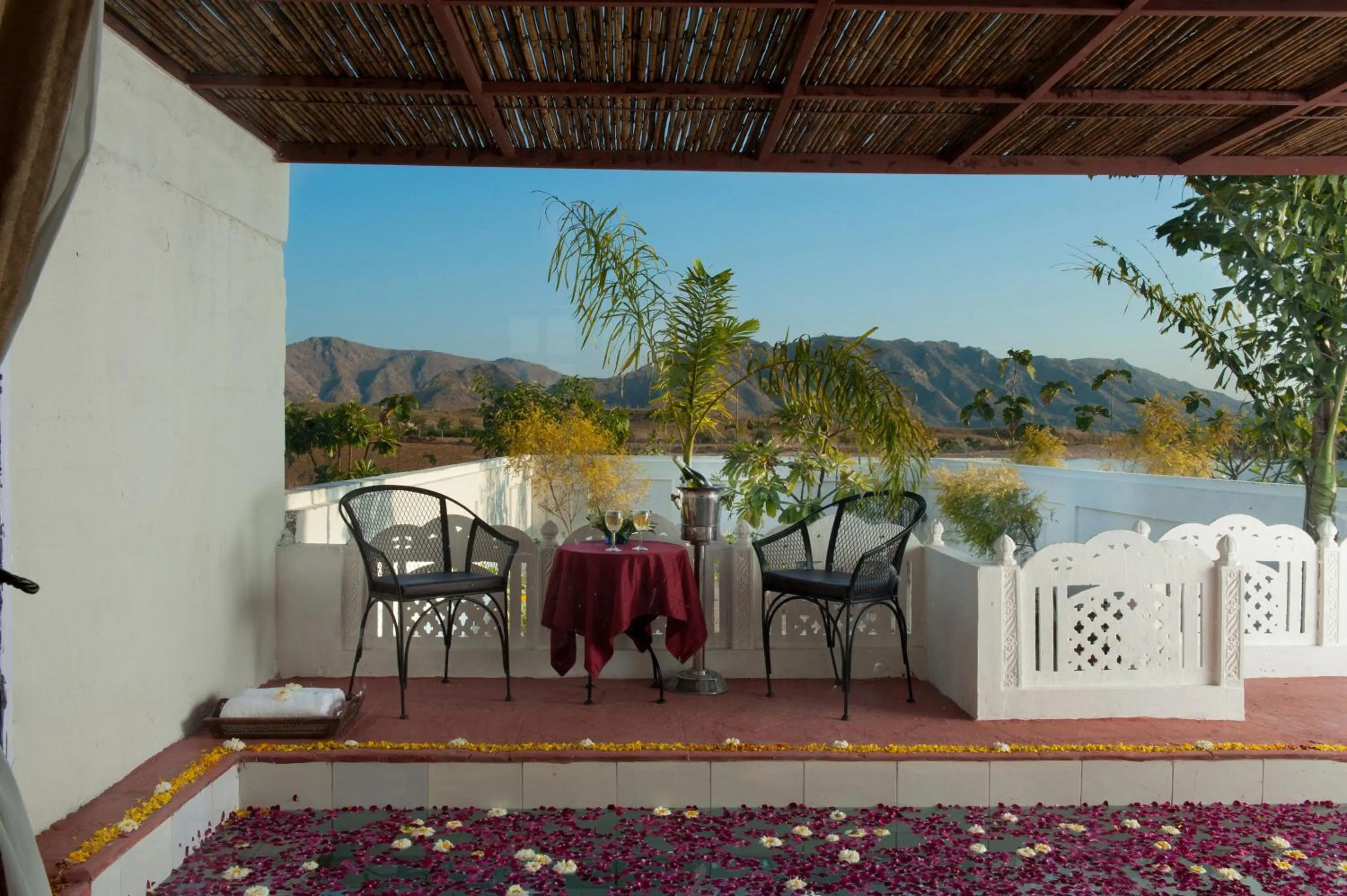 Shower in Aaram Baagh Pushkar by Pachar Group