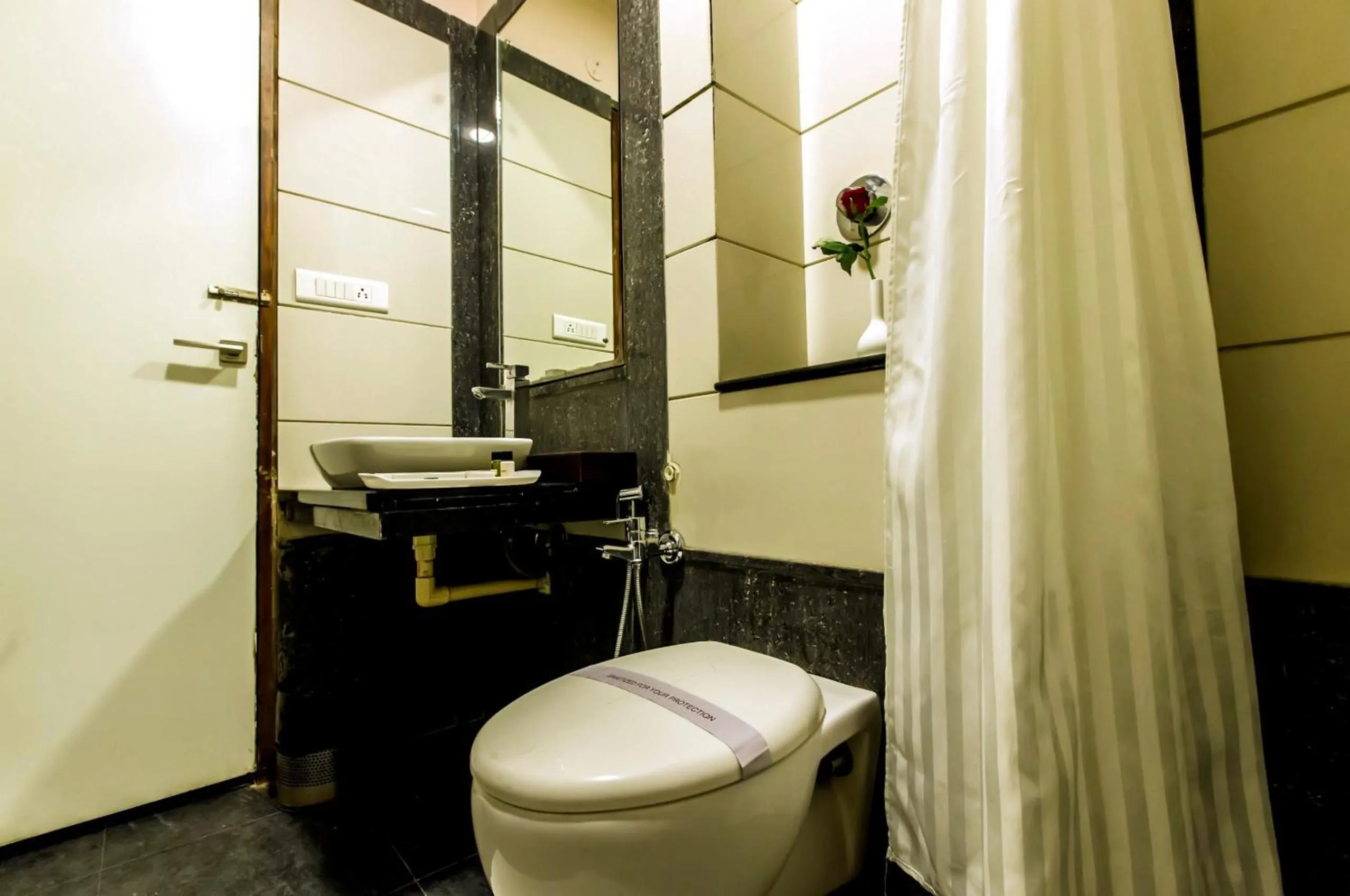 Bathroom in Aaram Baagh Pushkar by Pachar Group