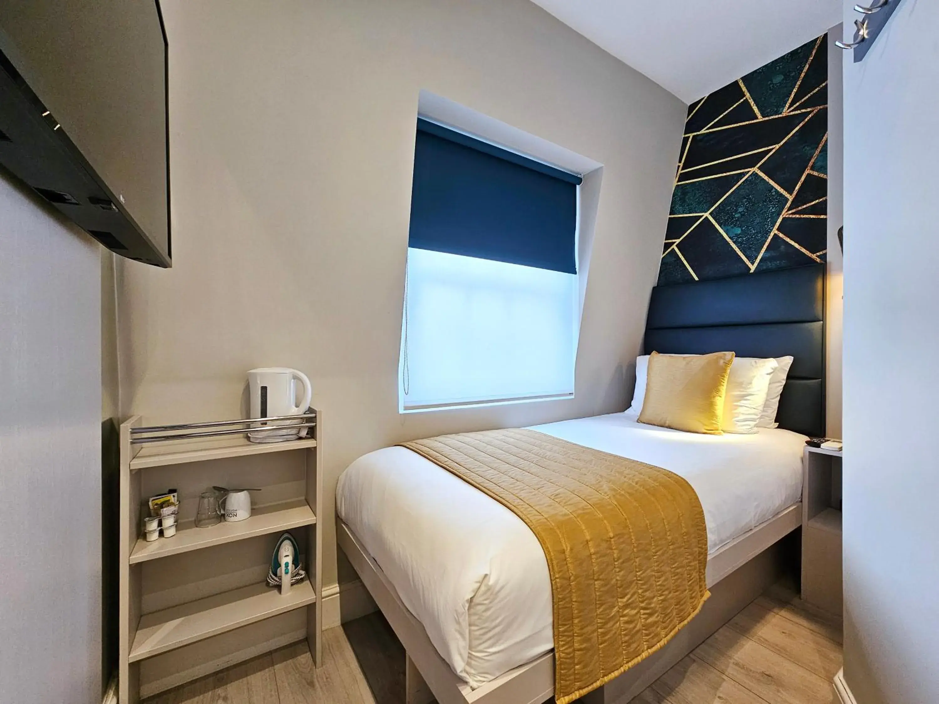 Small Single Room in NOX Hyde Park Small Single Room in NOX Hyde Park