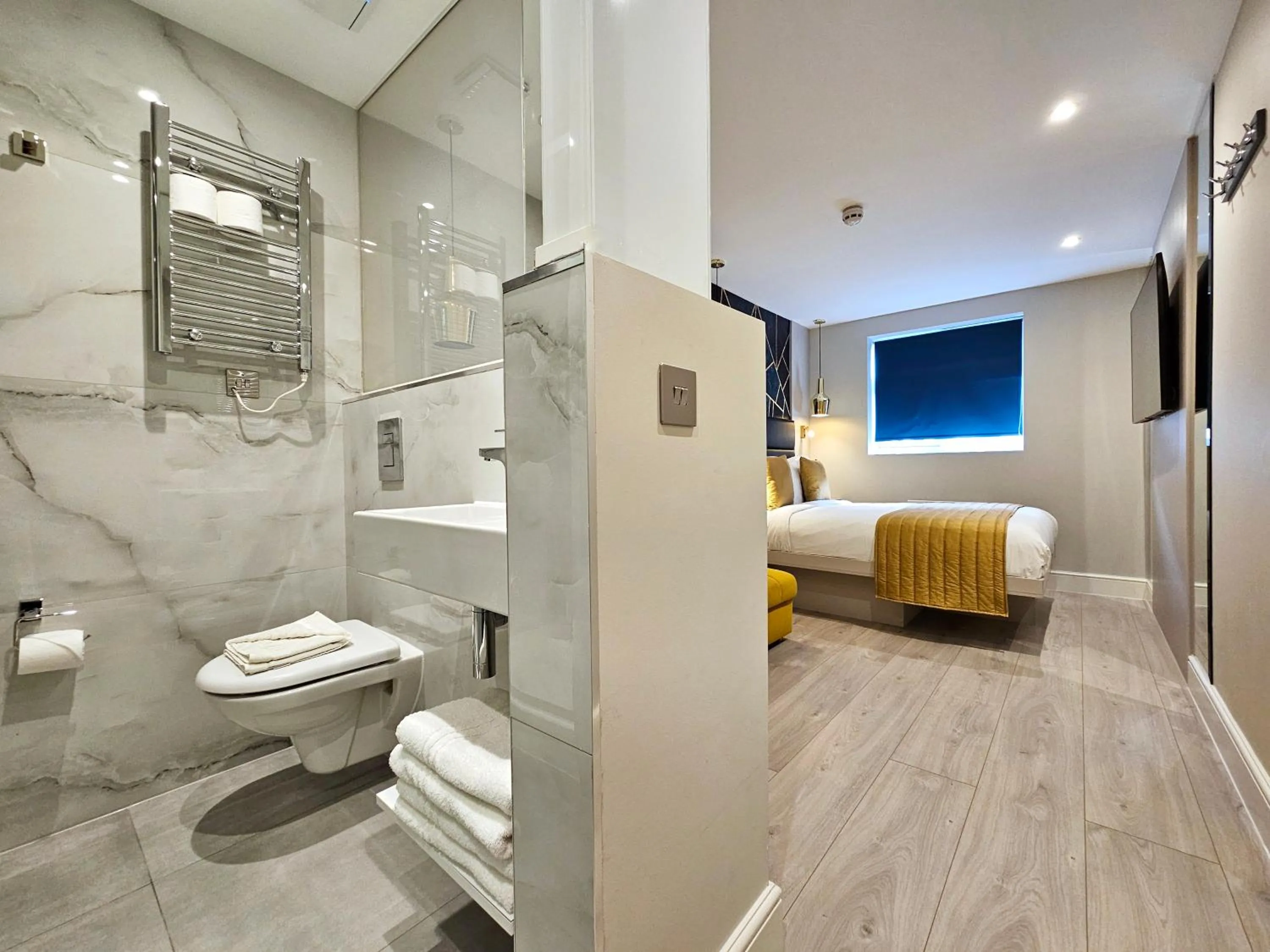 Shower in NOX Hyde Park