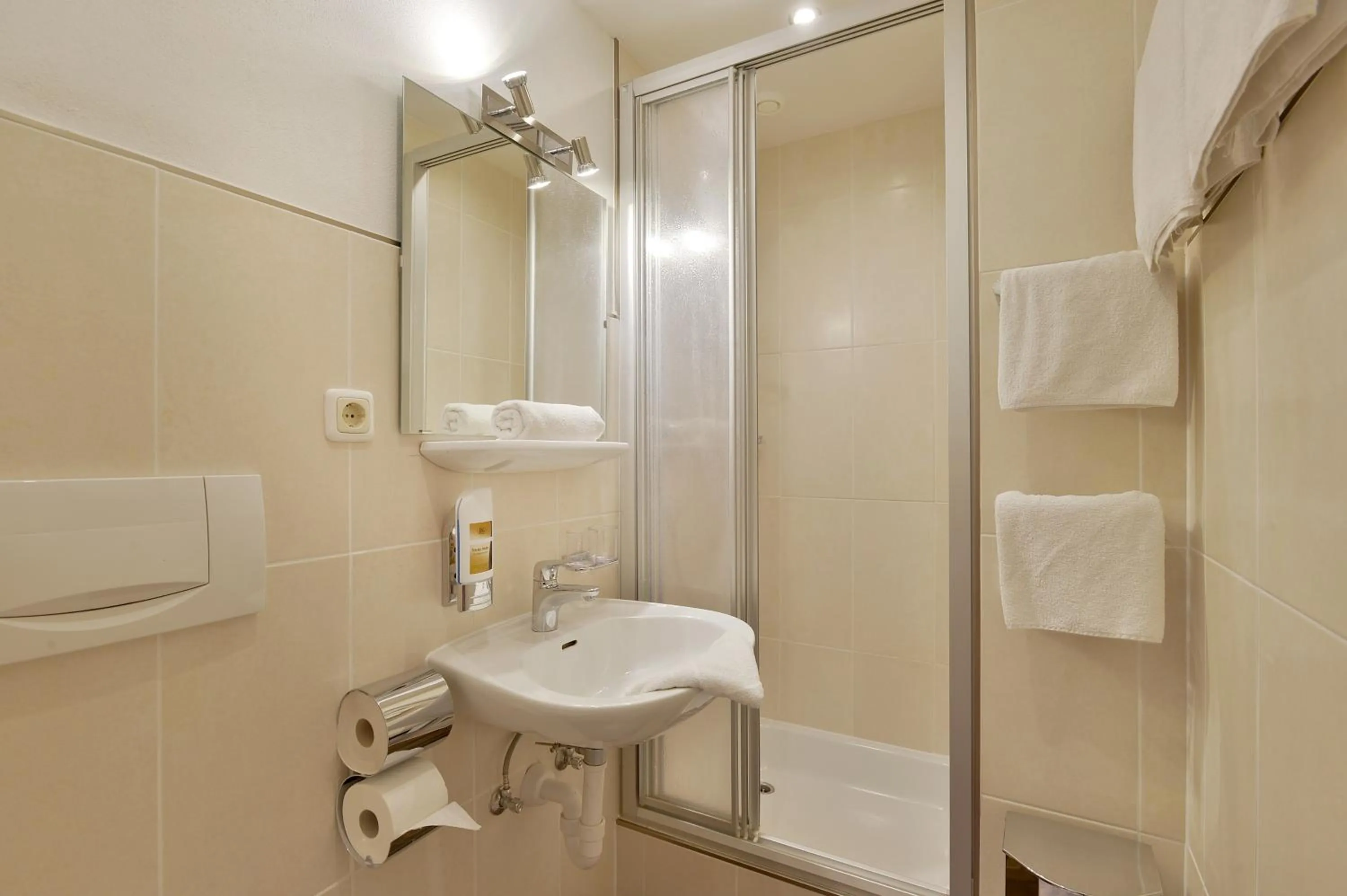 Shower in Hotel Alpenhof