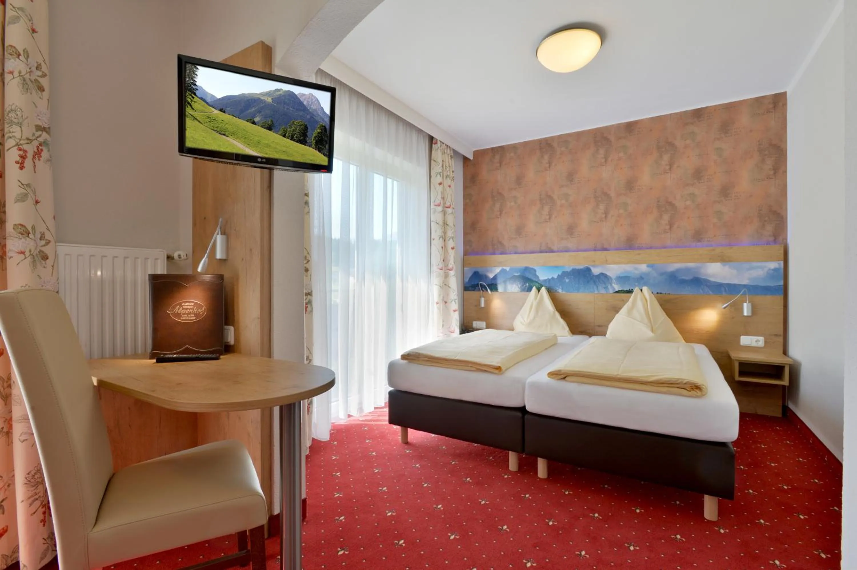 TV and multimedia, Bed in Hotel Alpenhof