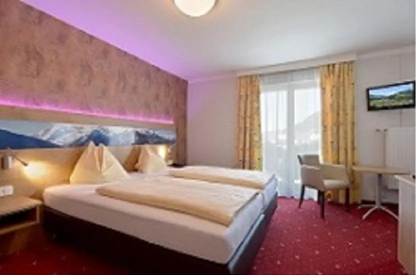 Bedroom, Bed in Hotel Alpenhof