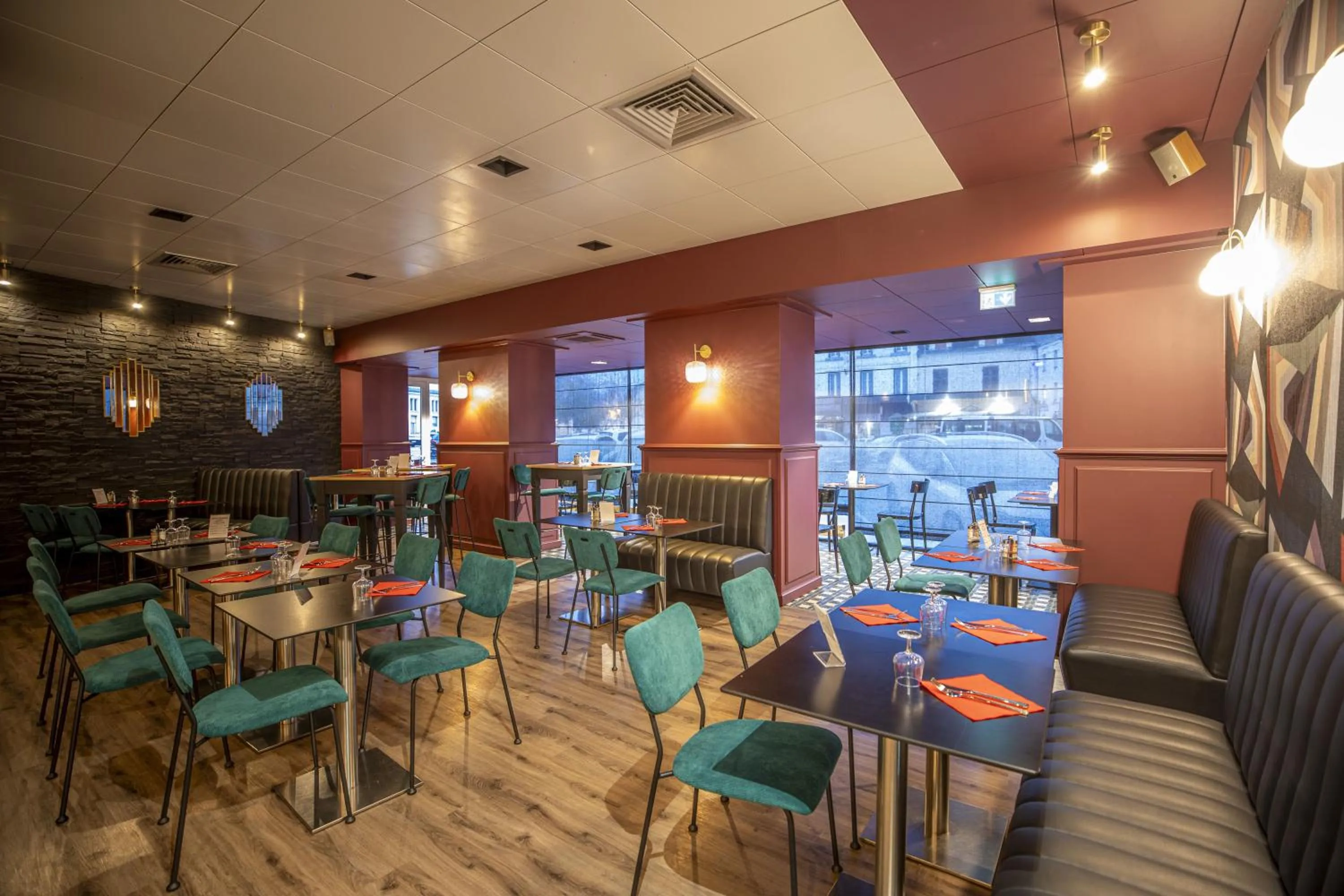 Restaurant/places to eat in Logis Hotel des Bourbons Montluçon Climatisé