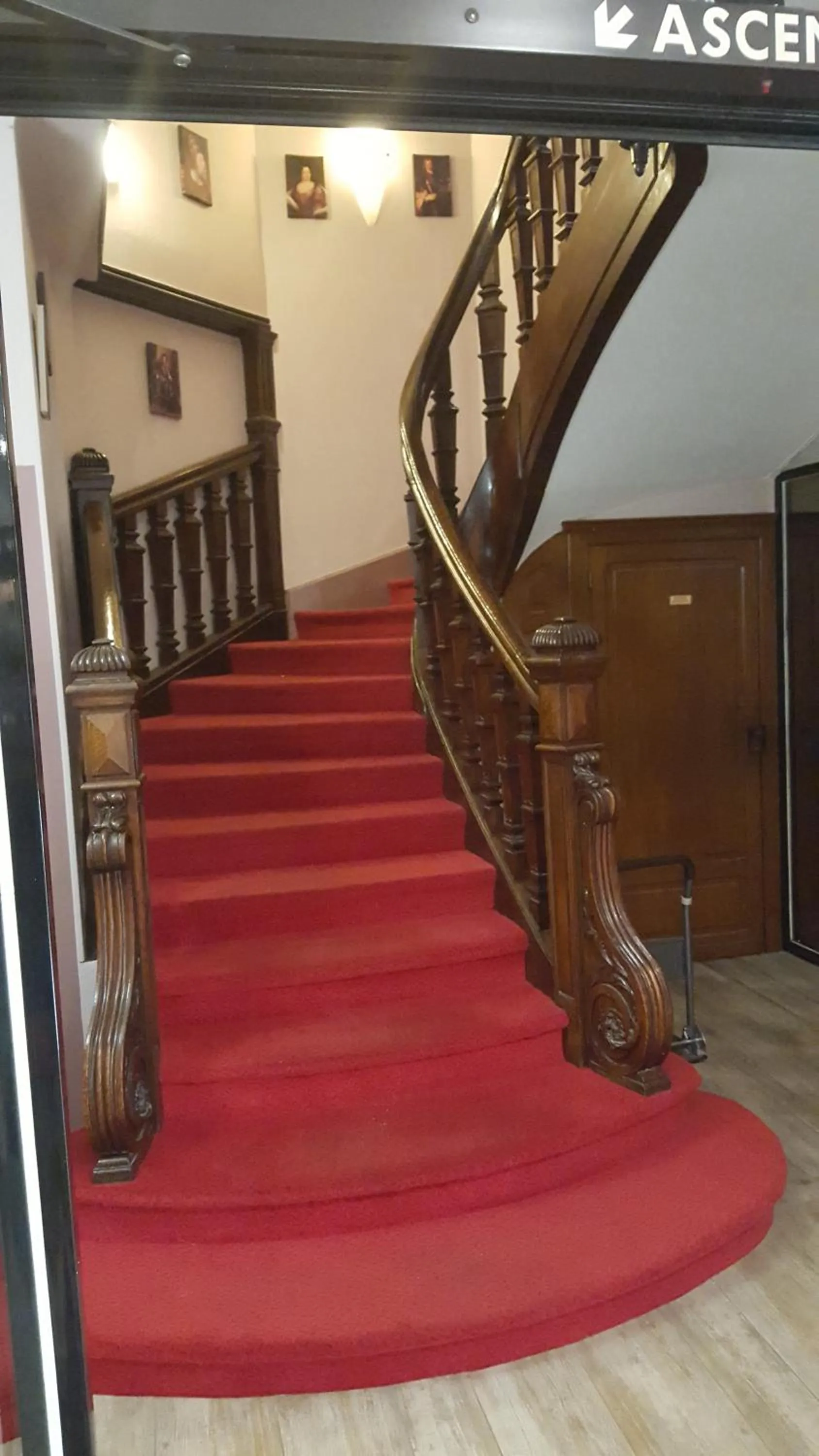 Decorative detail in Logis Hotel des Bourbons Montluçon Climatisé