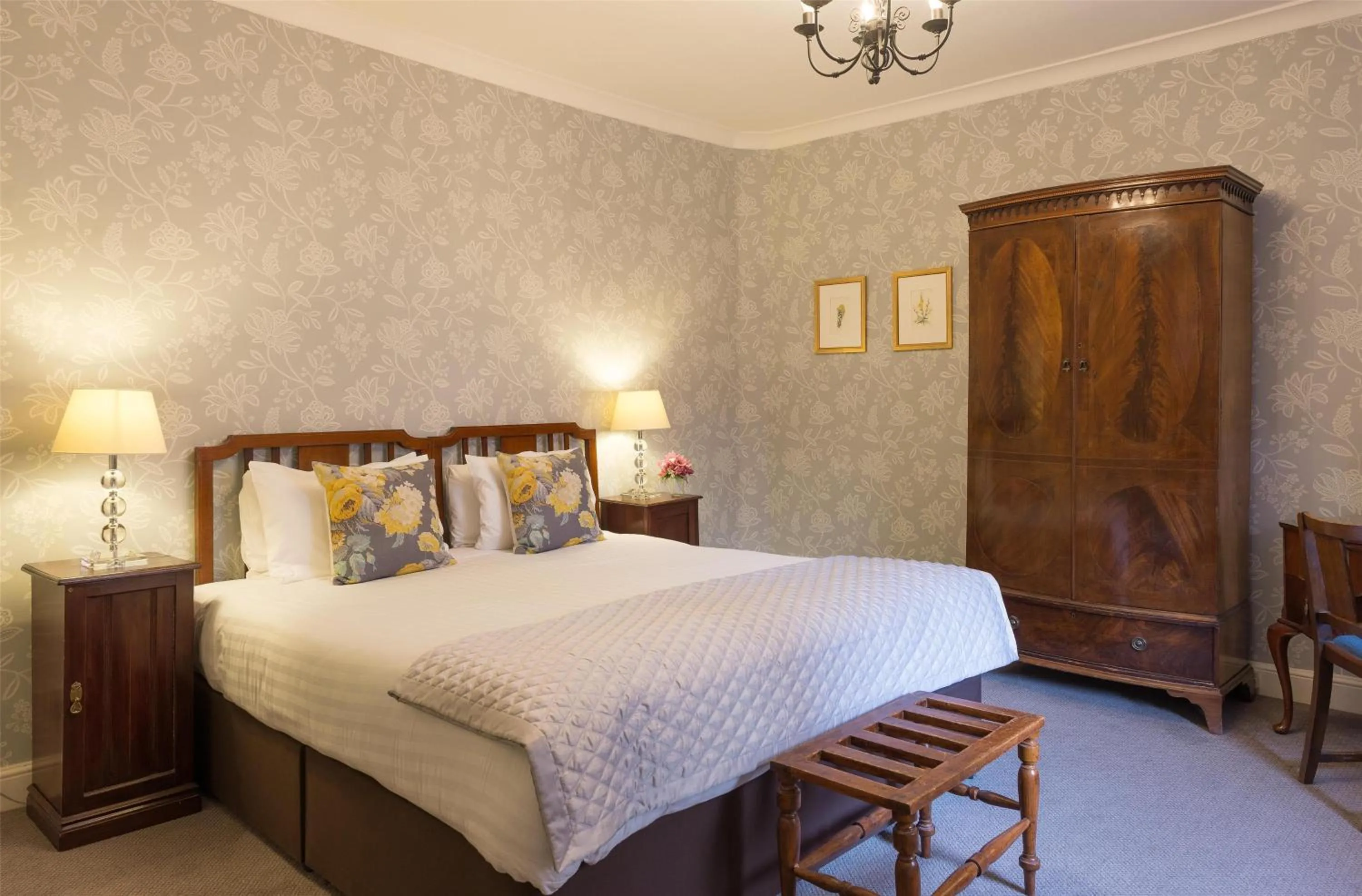 Bedroom, Bed in Best Western Red Lion Hotel