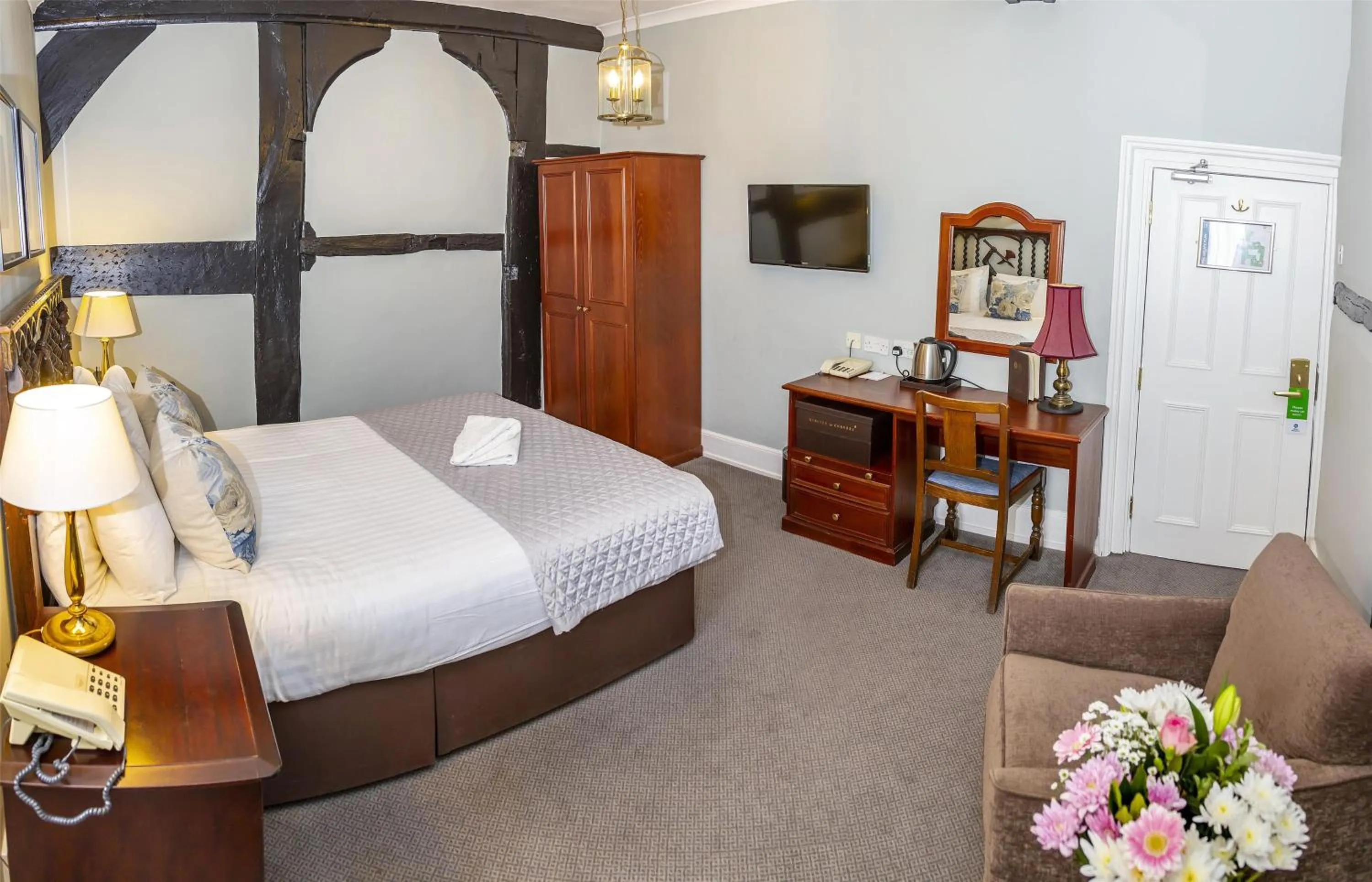 Bedroom, Bed in Best Western Red Lion Hotel