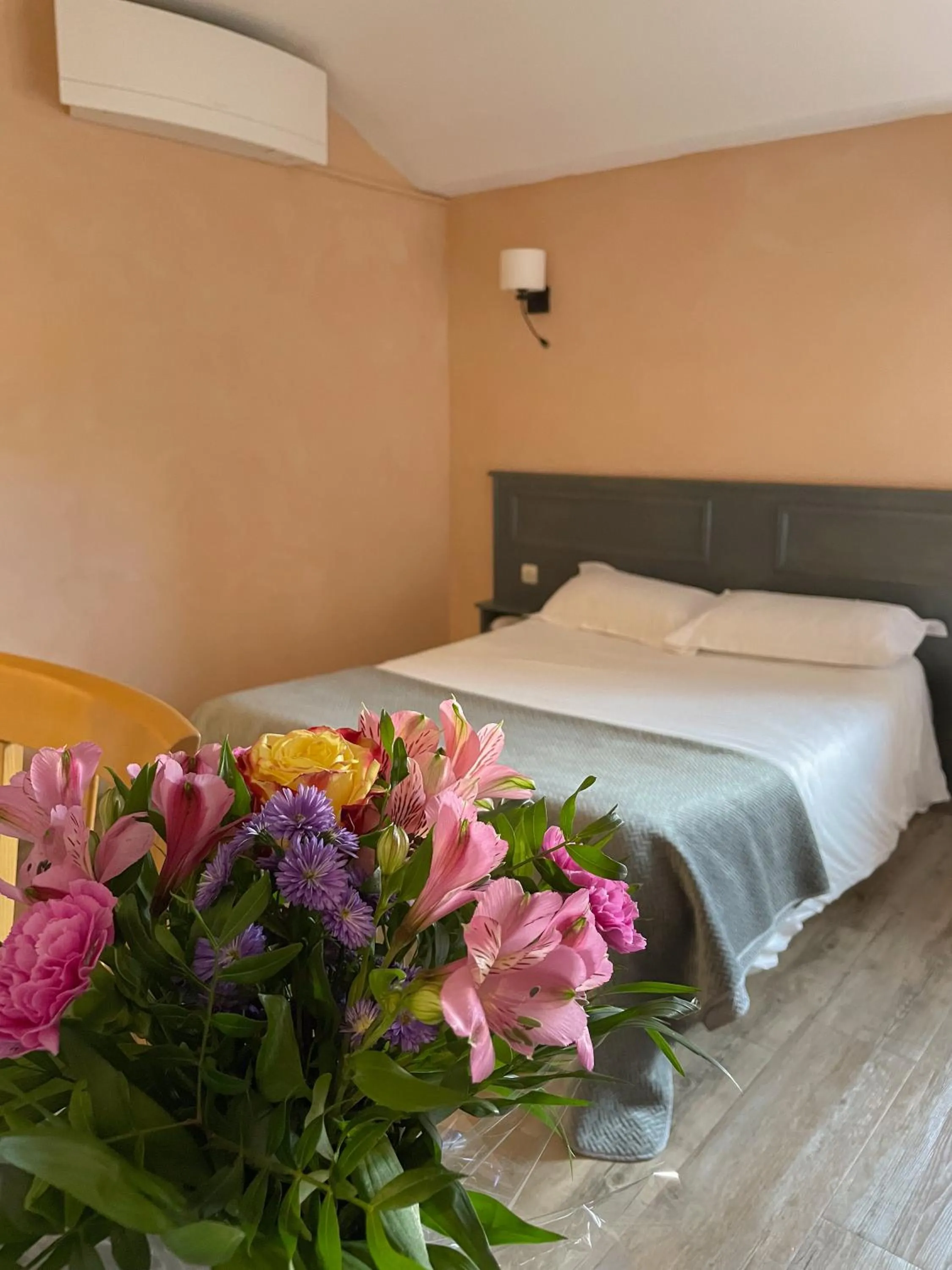 Bed in Maison Legate "Hôtel Le Baudiere & Spa"