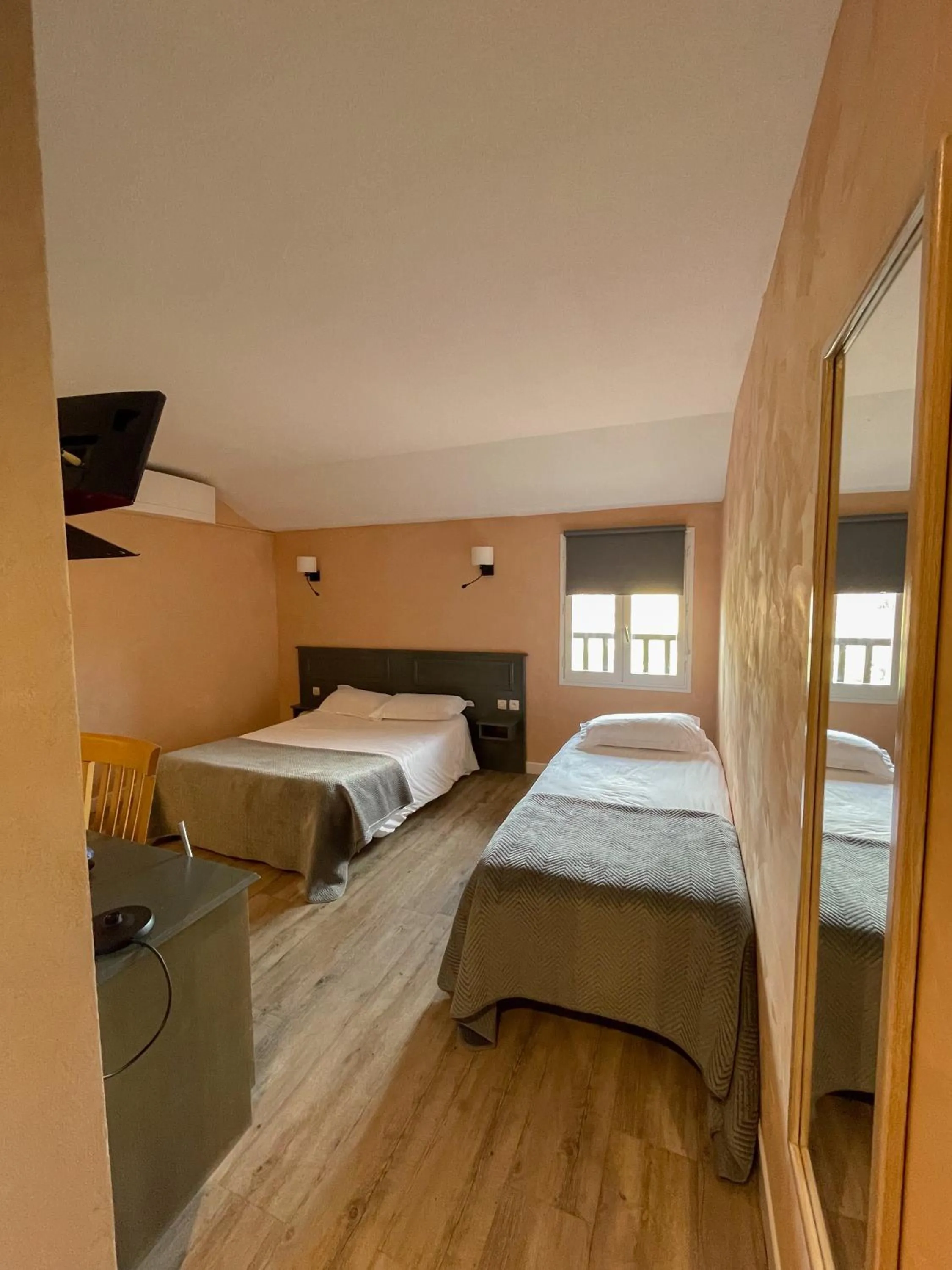 Bed in Maison Legate "Hôtel Le Baudiere & Spa"