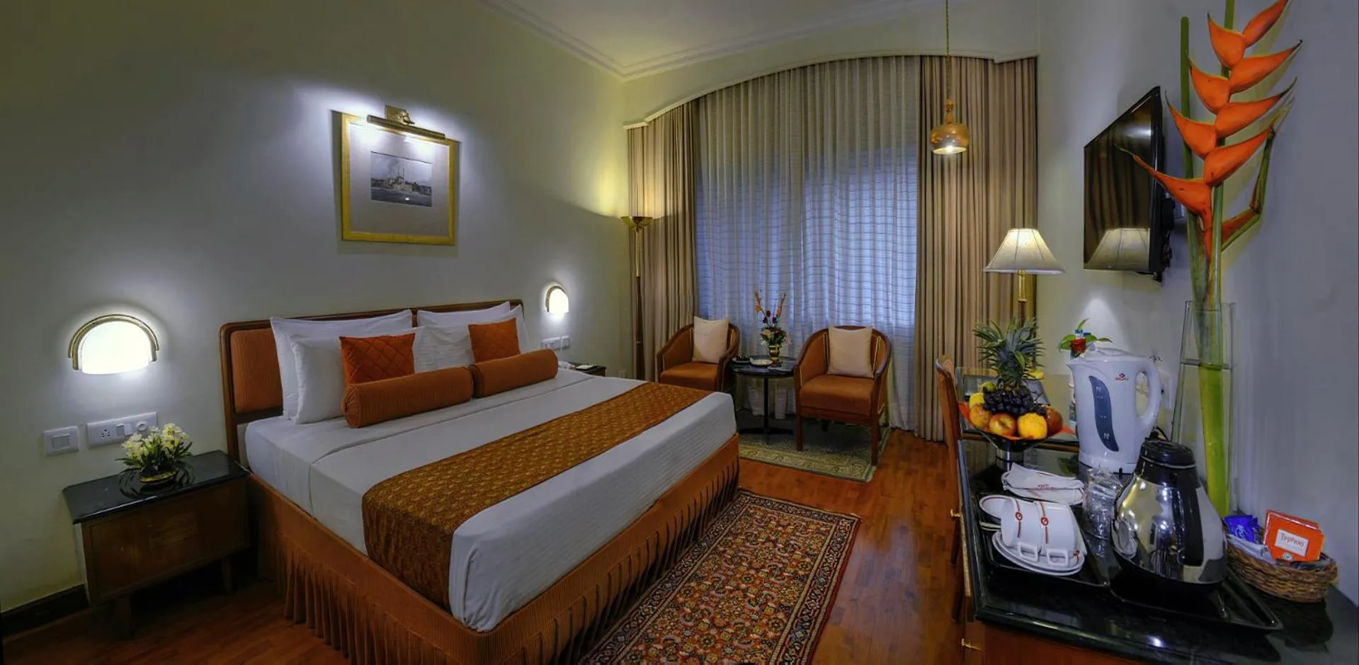 Street view, Bed in Hotel Clarks Varanasi Limited