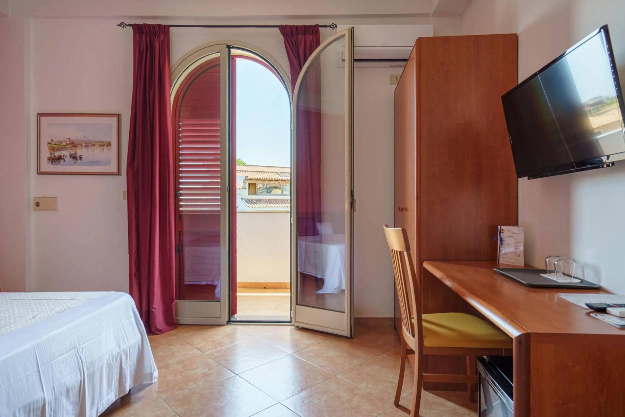 Photo of the whole room, Bed in Hotel Alexander