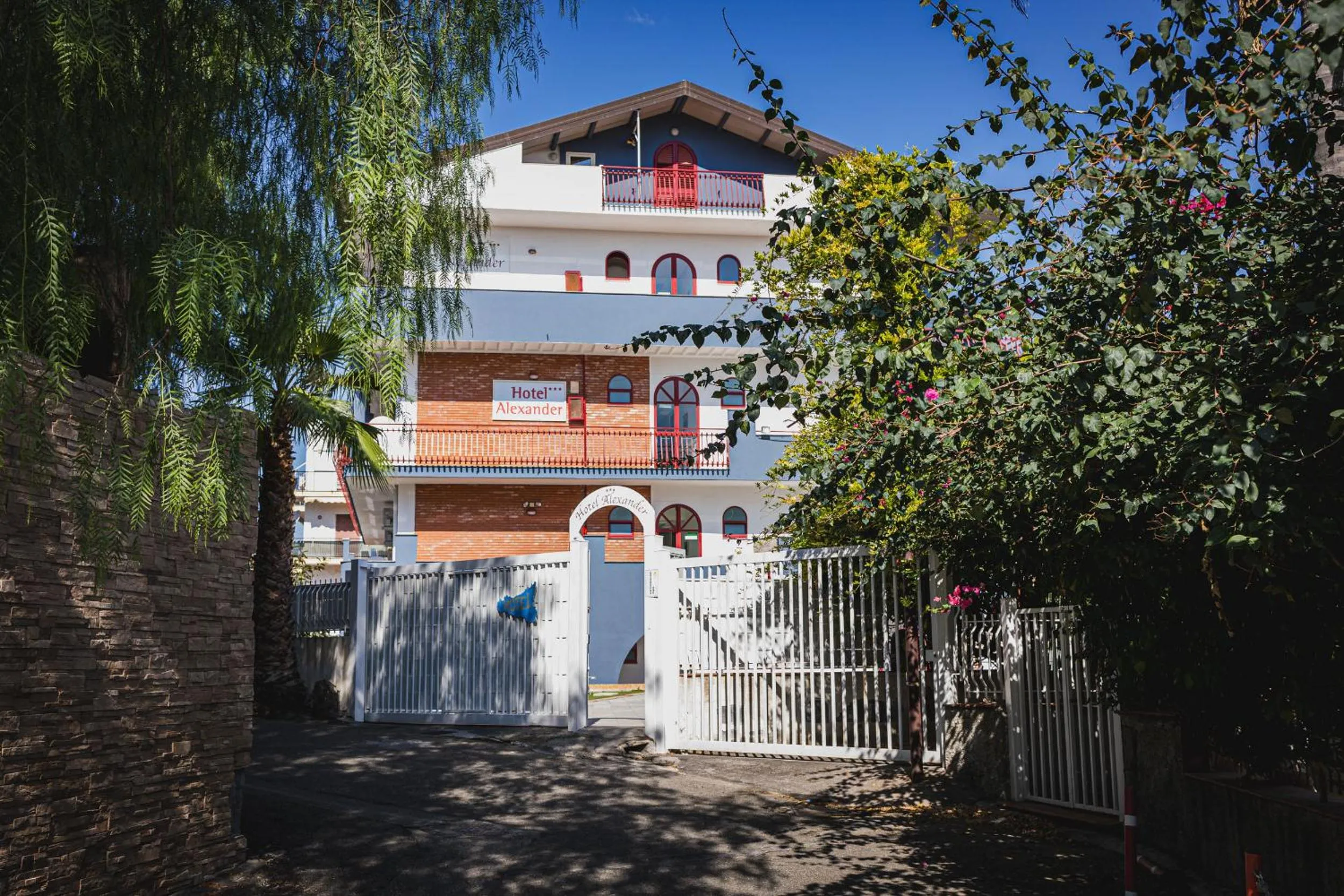 Property building in Hotel Alexander