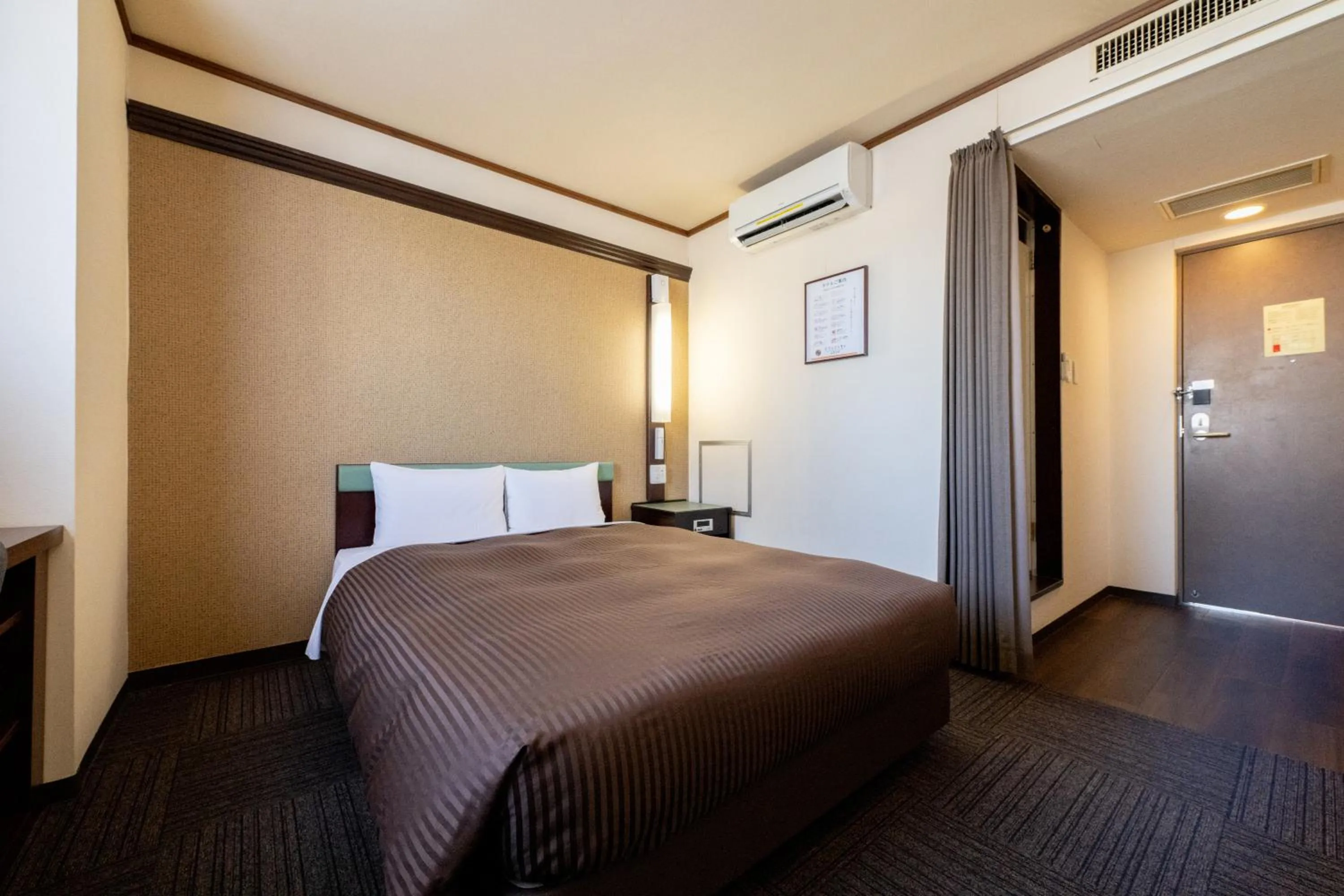 Photo of the whole room, Bed in Hotel Matsumoto Yorozuya