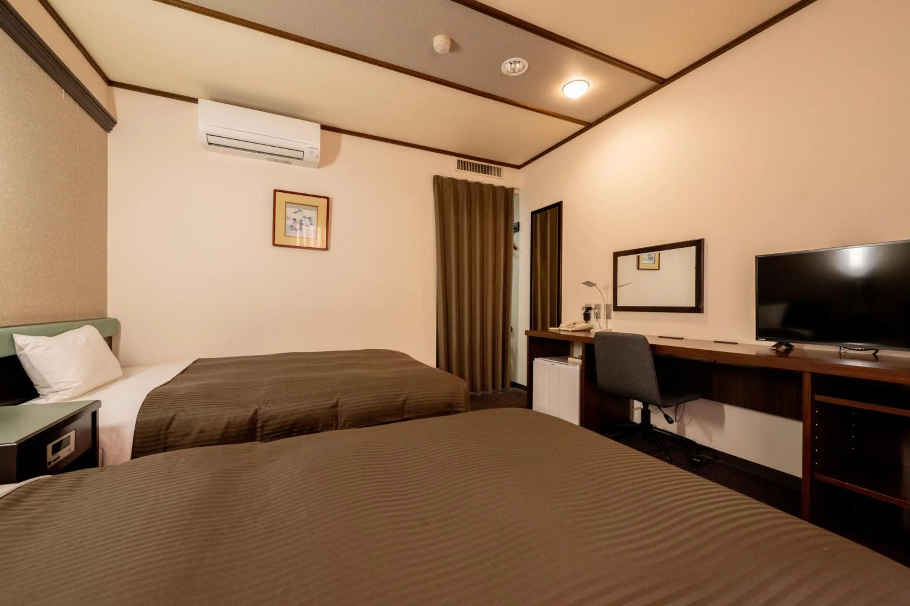 Photo of the whole room, Bed in Hotel Matsumoto Yorozuya