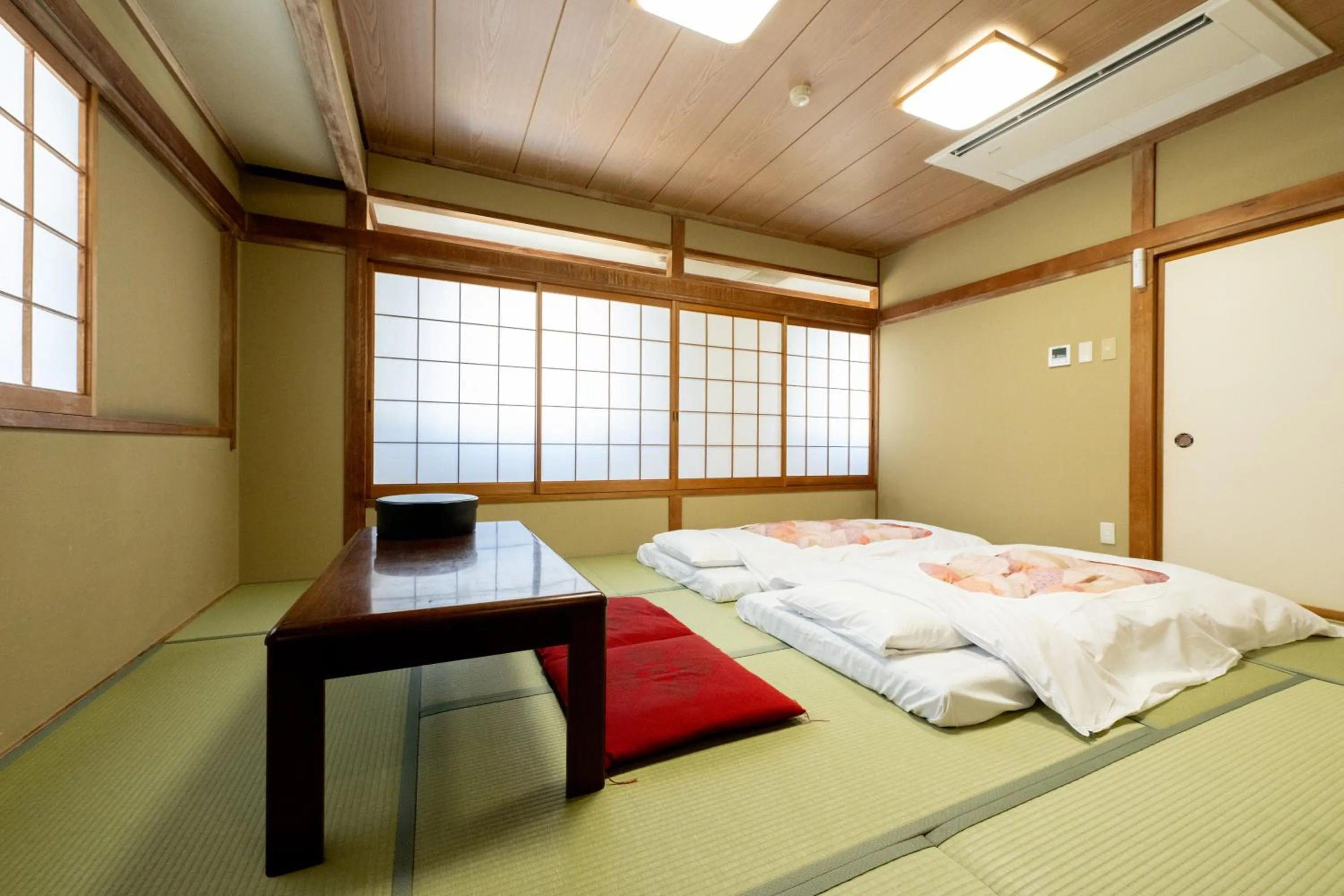 Photo of the whole room, Bed in Hotel Matsumoto Yorozuya