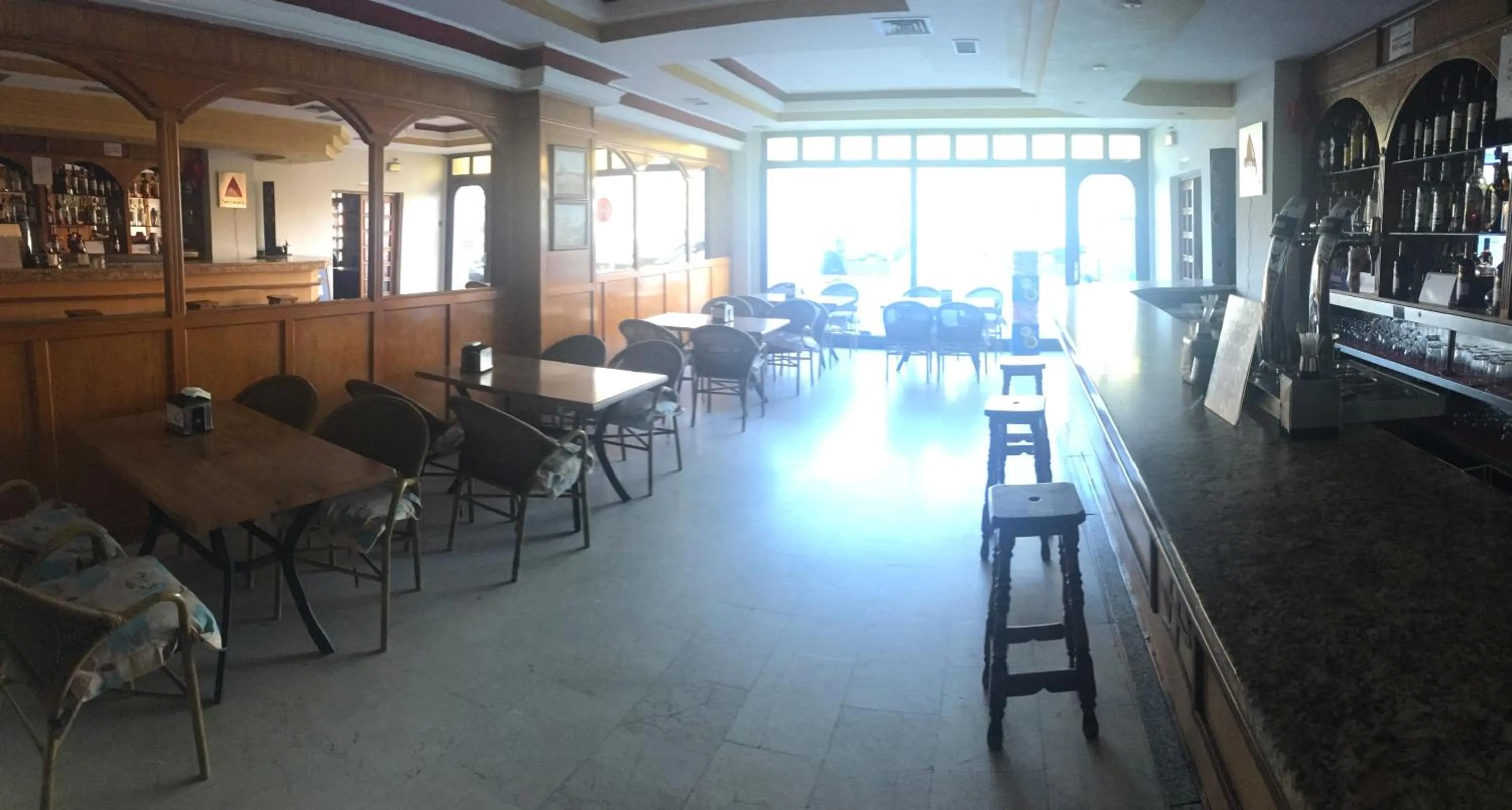 Restaurant/places to eat in Hotel Perales