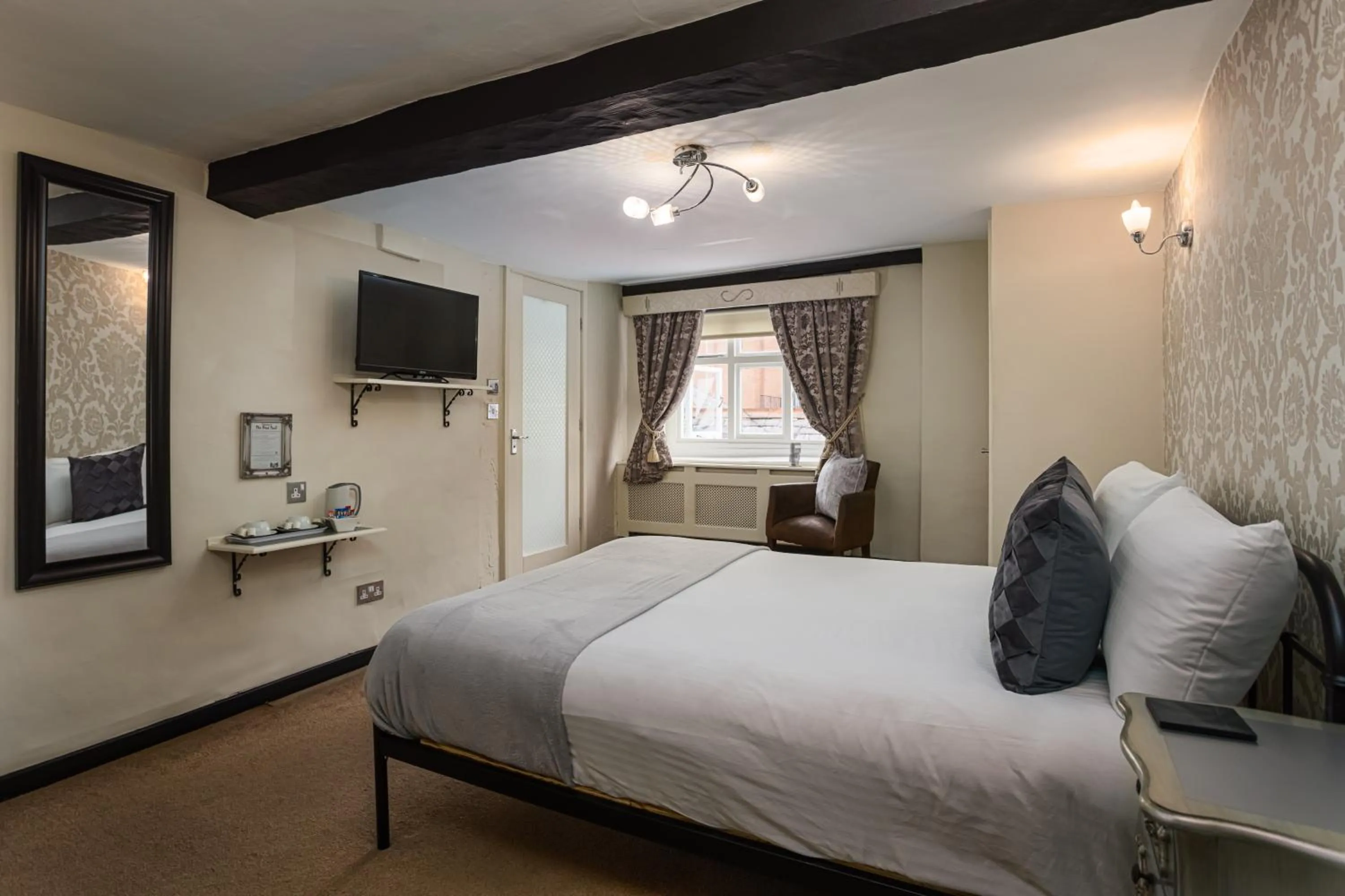 Bedroom, Bed in The Pied Bull