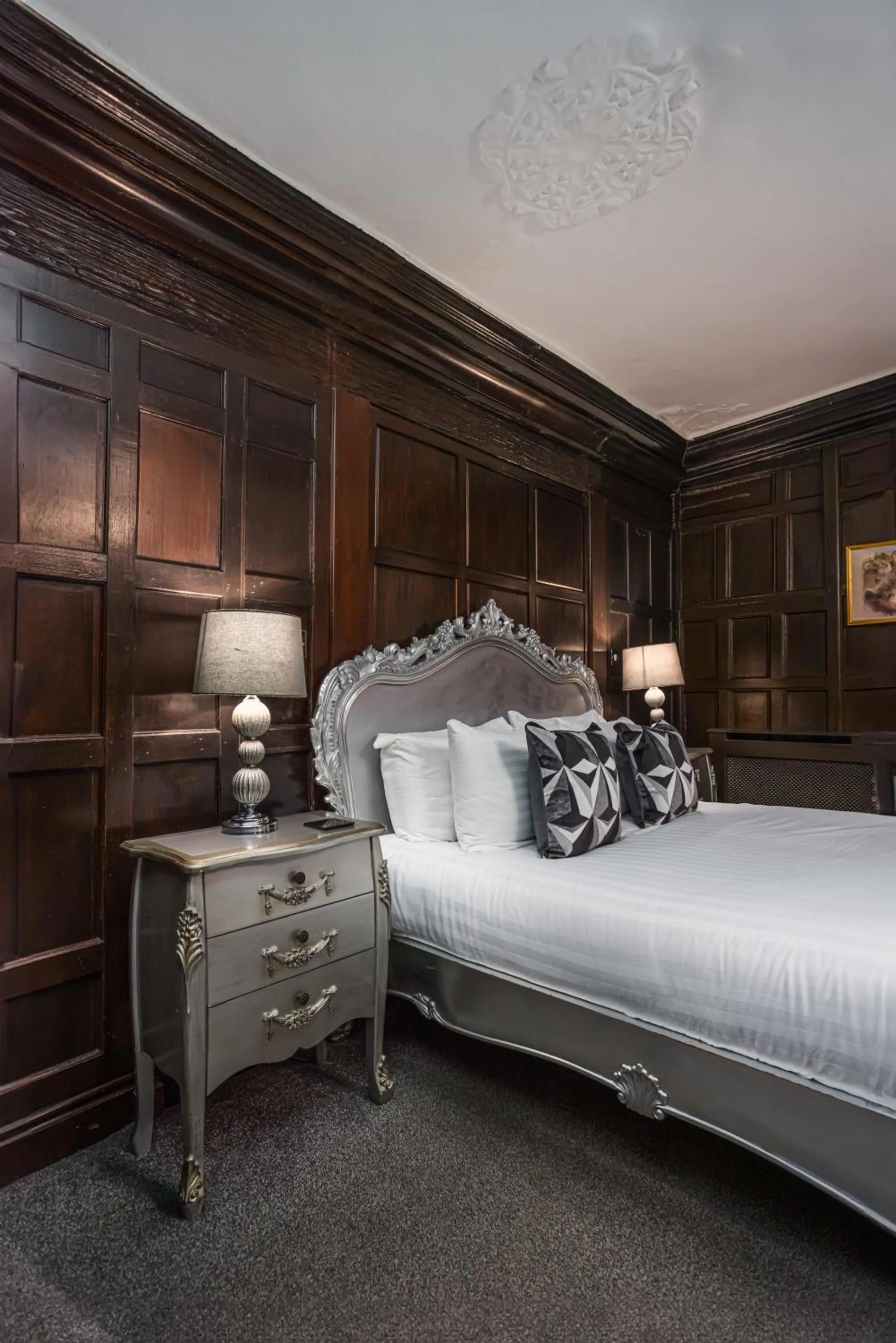 Bed in The Pied Bull