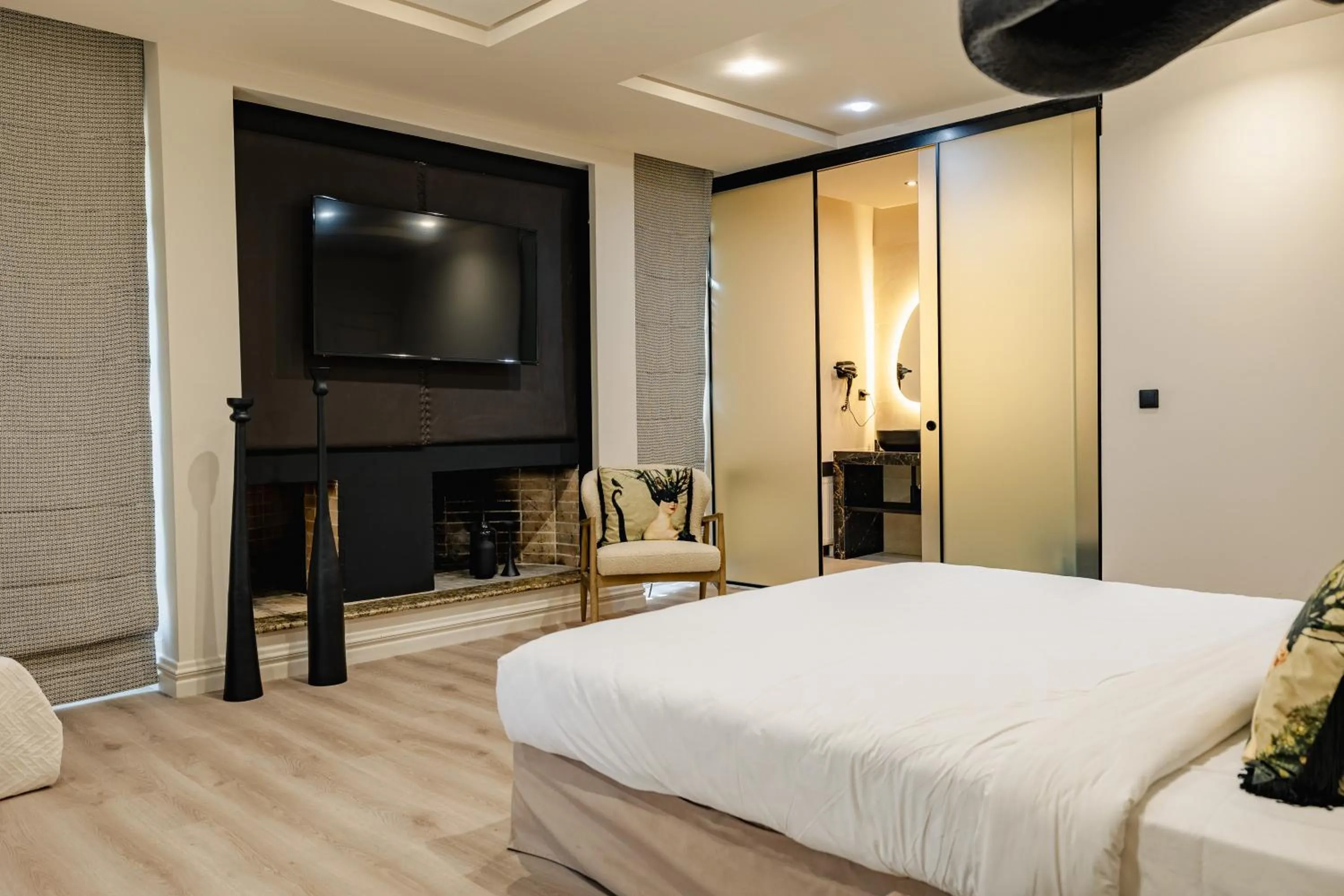 Bed in Mikelina Boutique Hotel