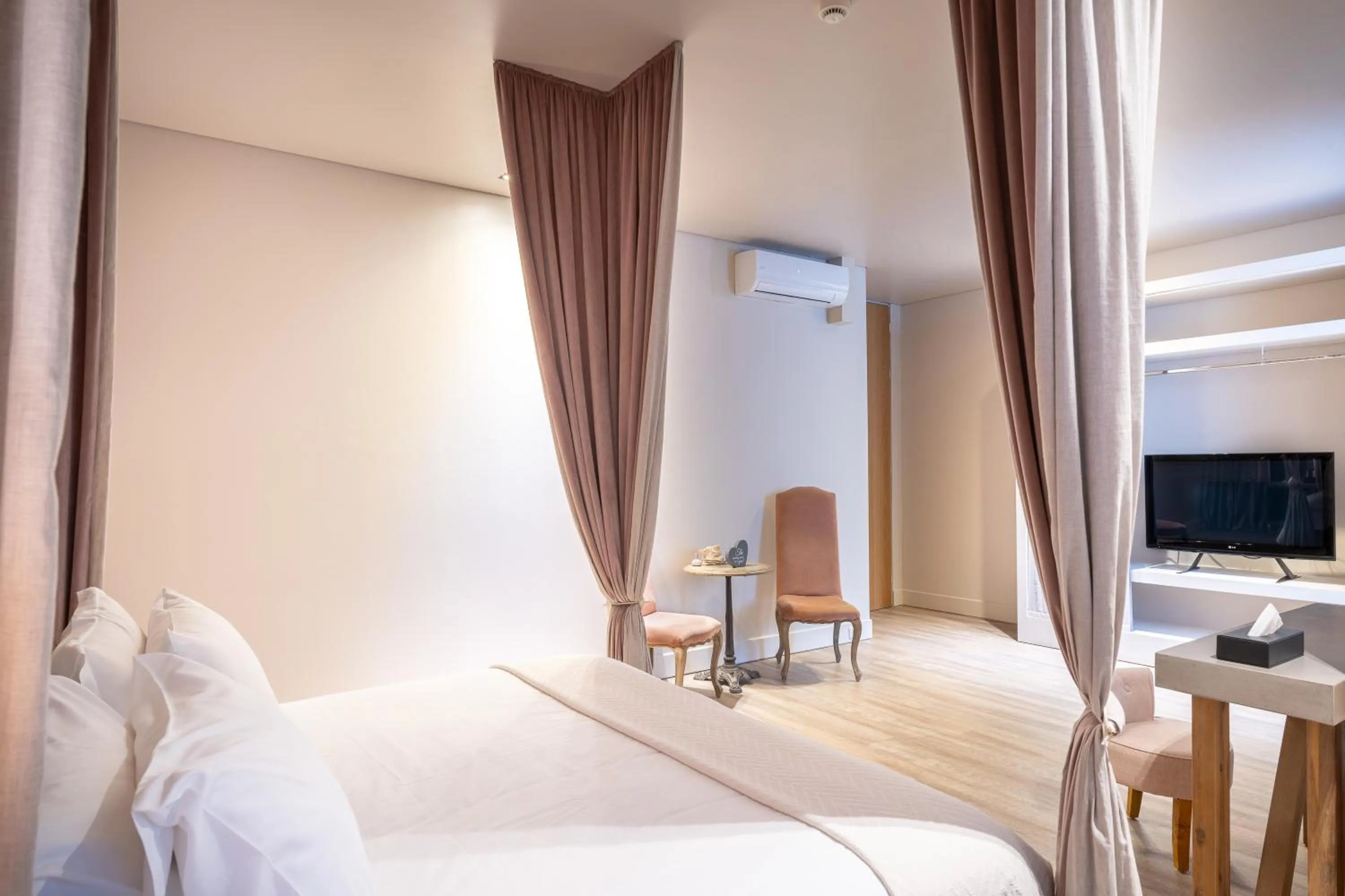 Bedroom, Bed in Mikelina Boutique Hotel