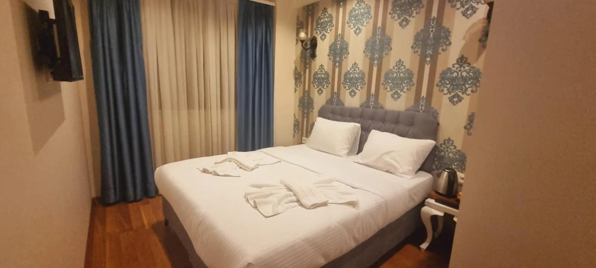 Bed in By Historial Hotel Due