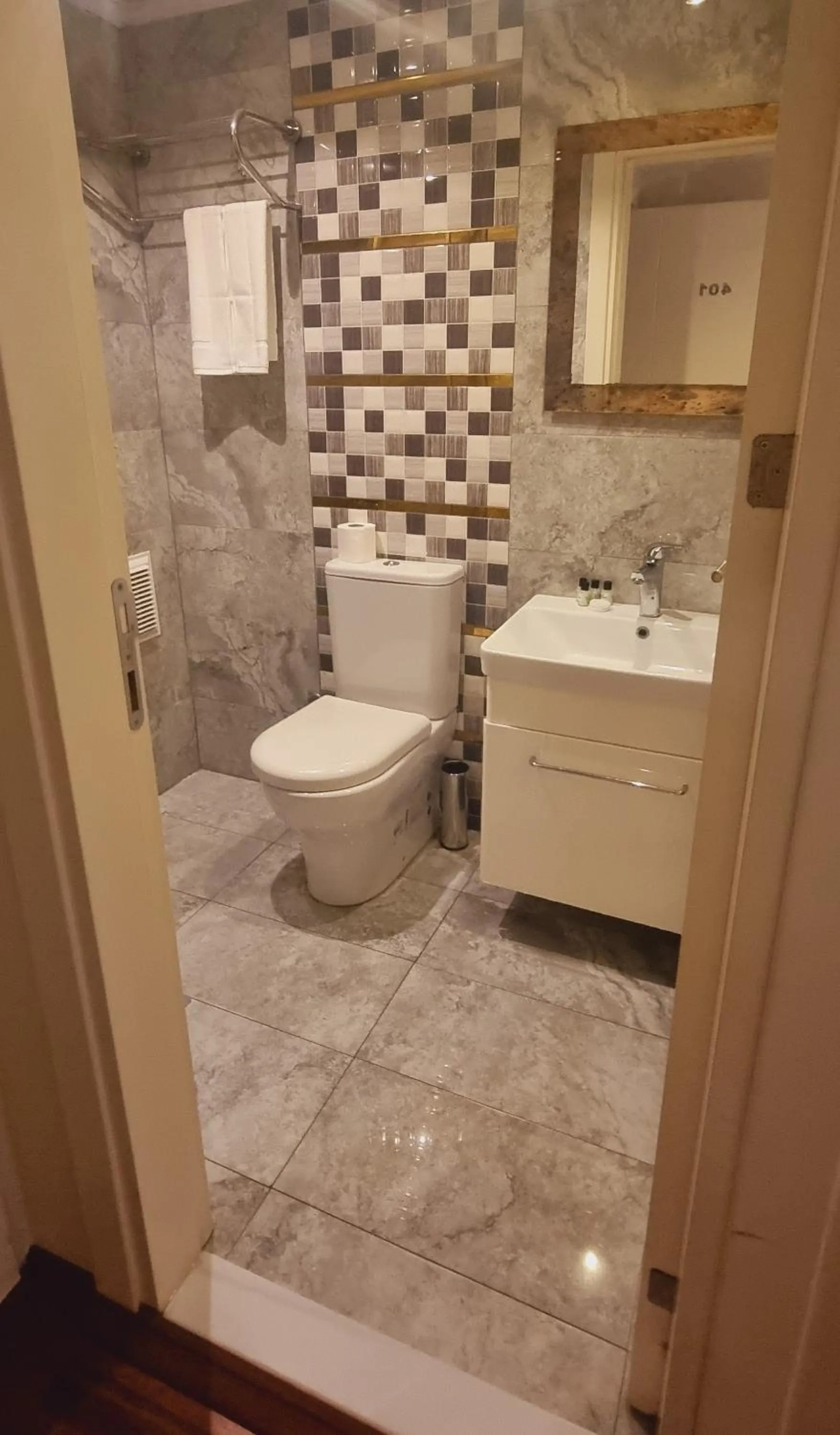 Shower in By Historial Hotel Due