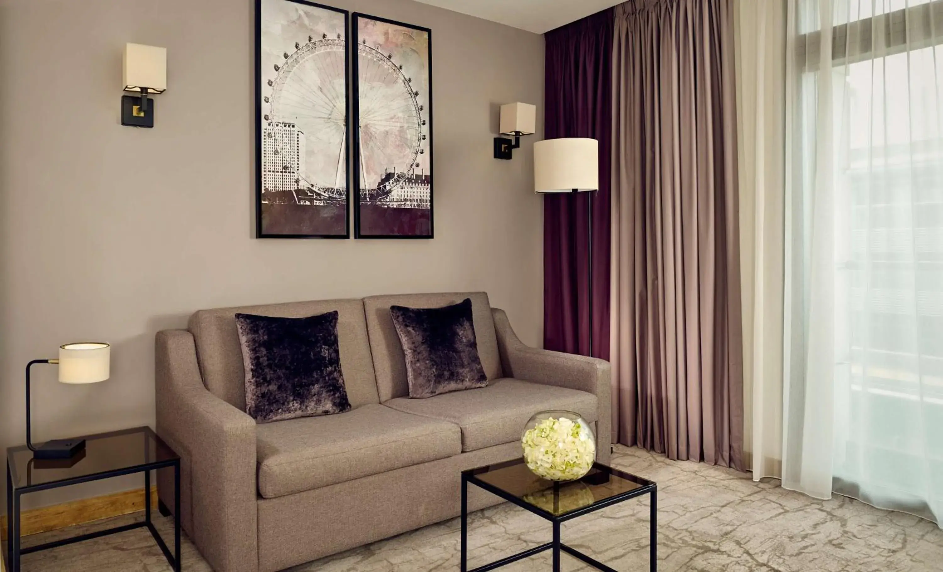 Junior Suite (2 Adults) in Park Plaza County Hall London Junior Suite (2 Adults) in Park Plaza County Hall London