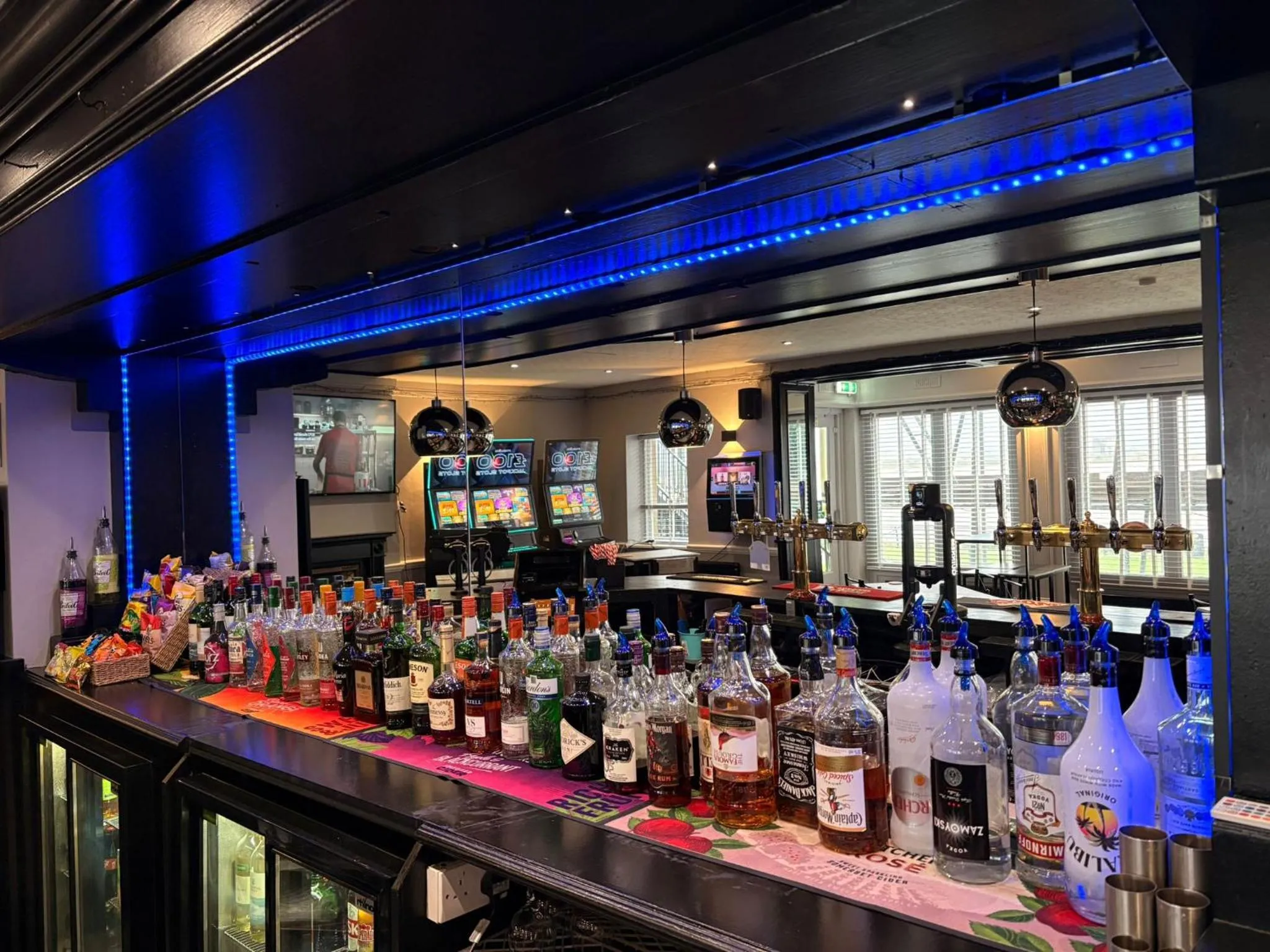 Lounge or bar in Royal Hotel, Bar & Grill