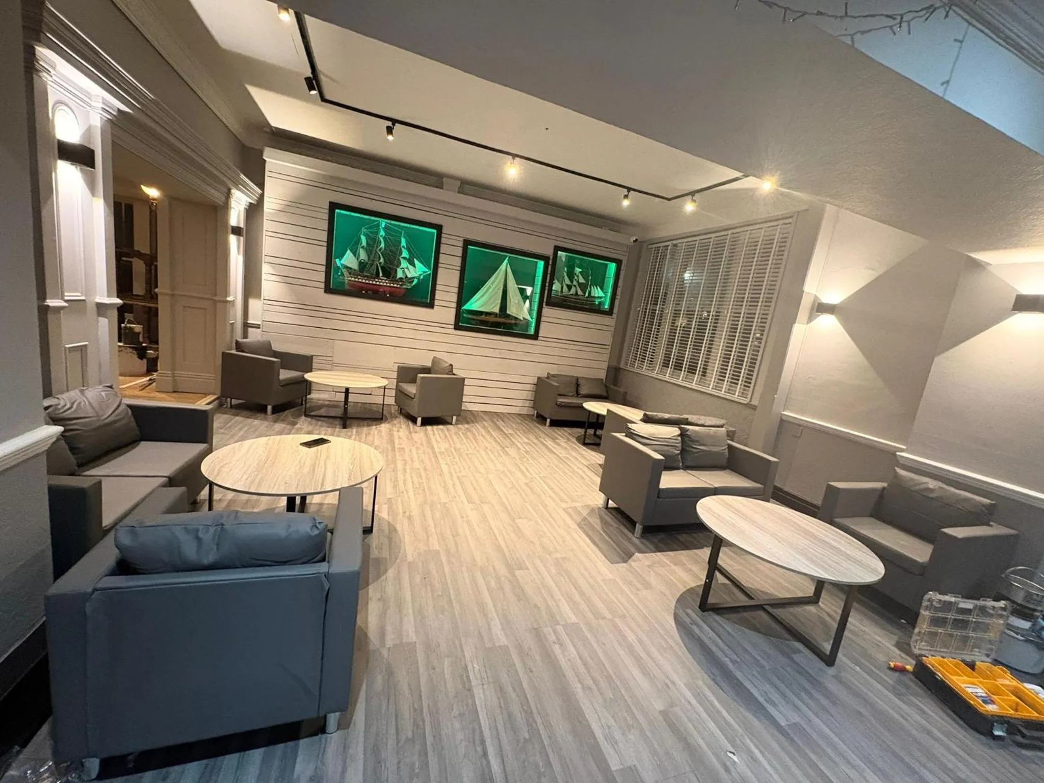 Lounge or bar in Royal Hotel, Bar & Grill