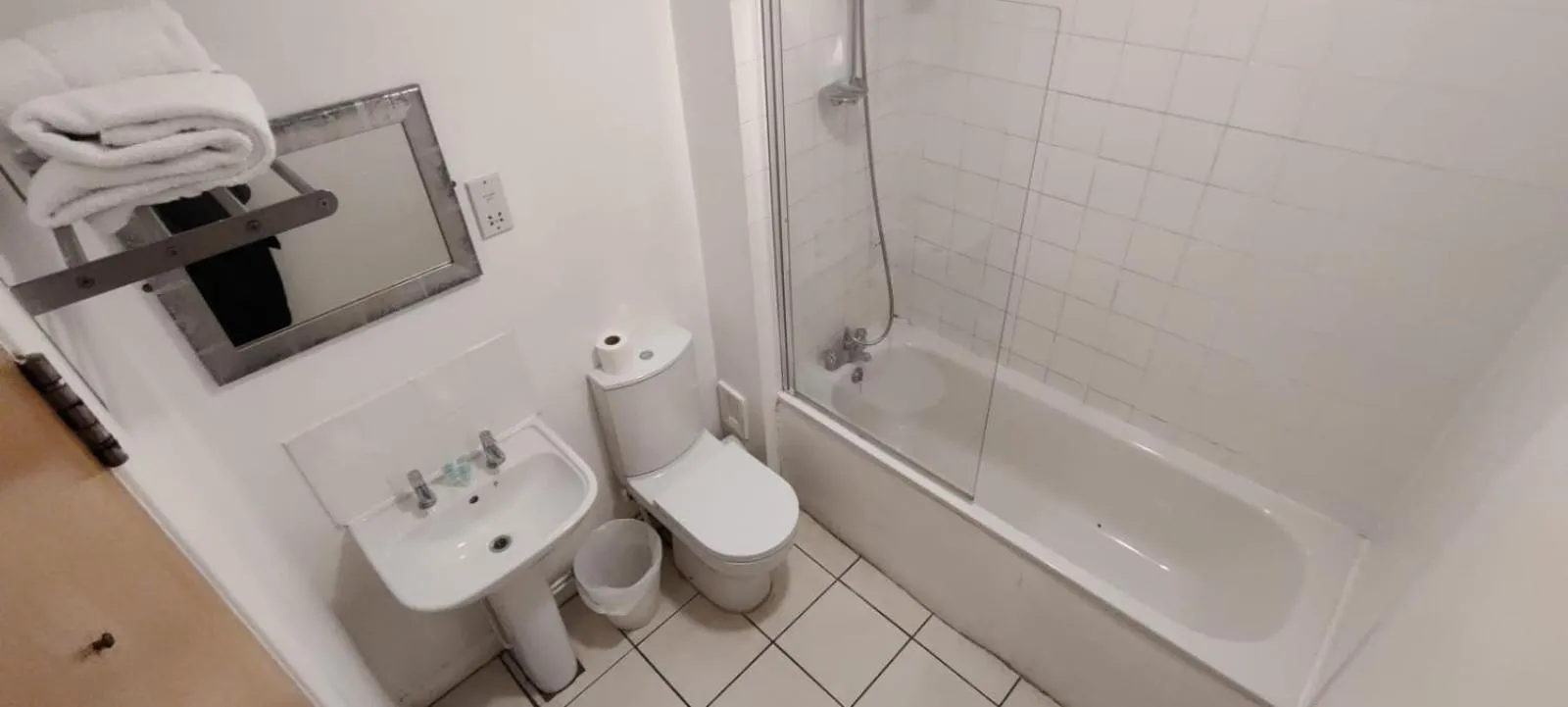 Bathroom in Royal Hotel, Bar & Grill