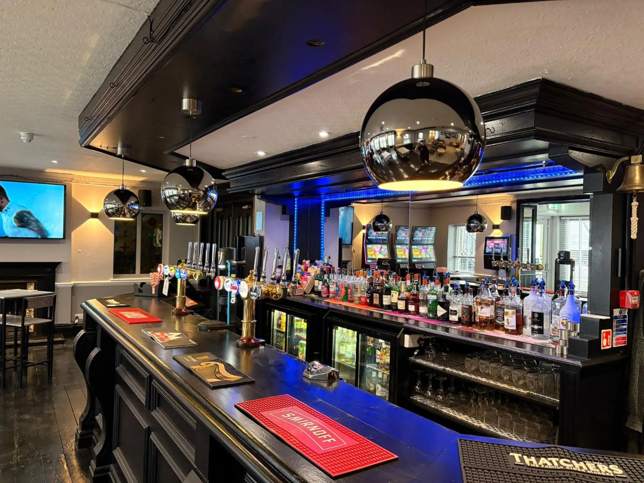 Lounge or bar in Royal Hotel, Bar & Grill