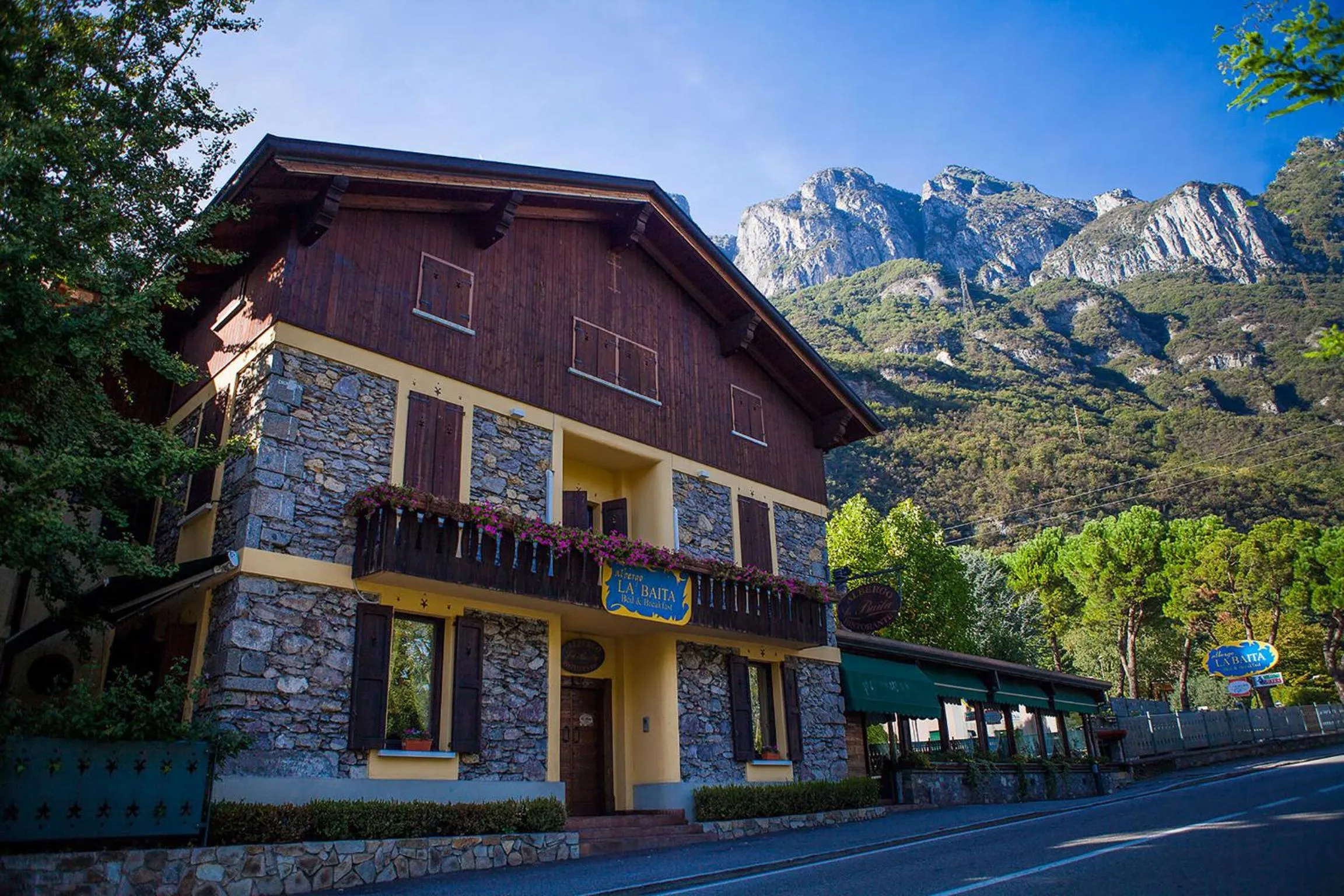 Facade/entrance in La Baita