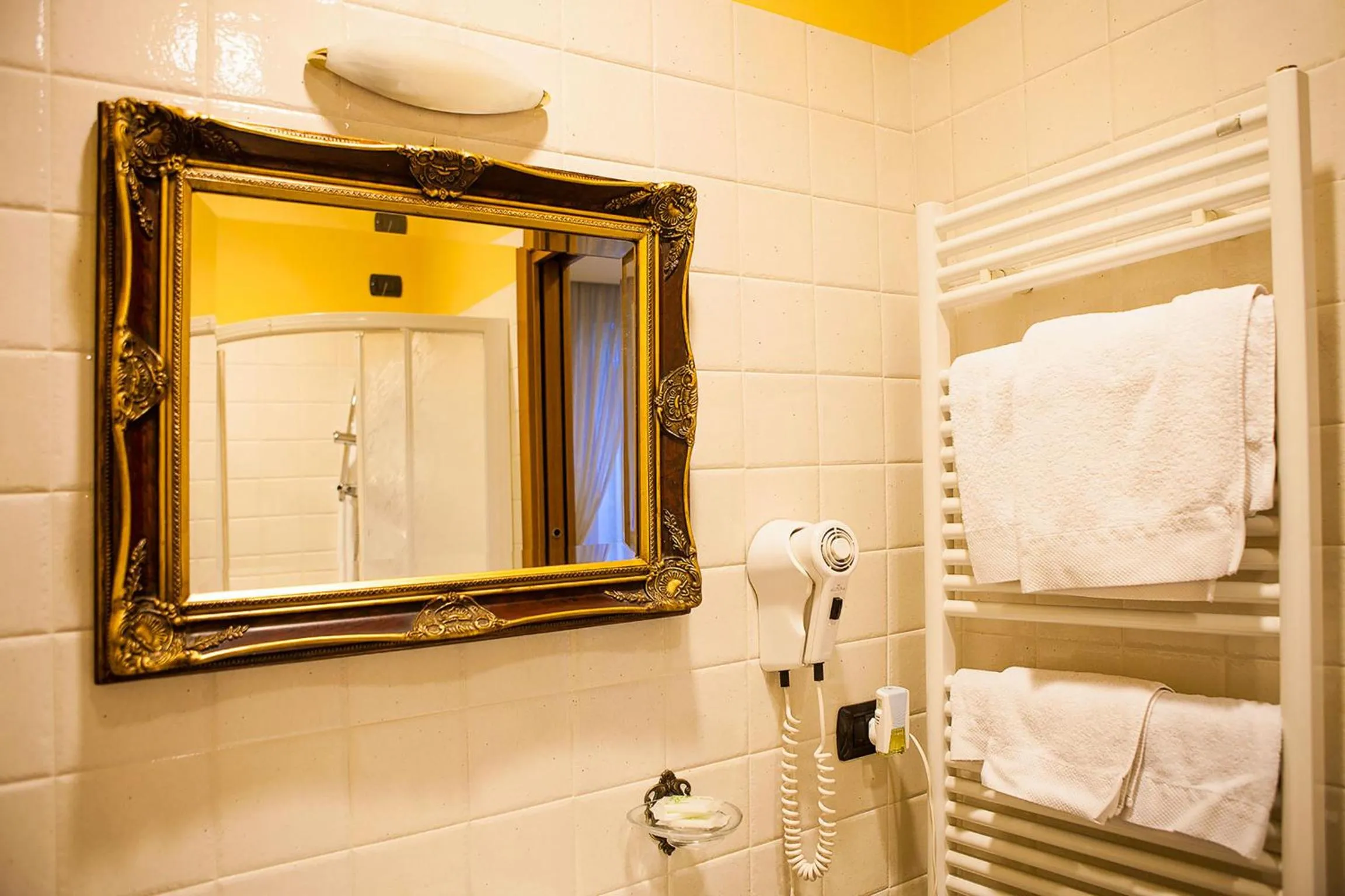 Bathroom, Bed in La Baita