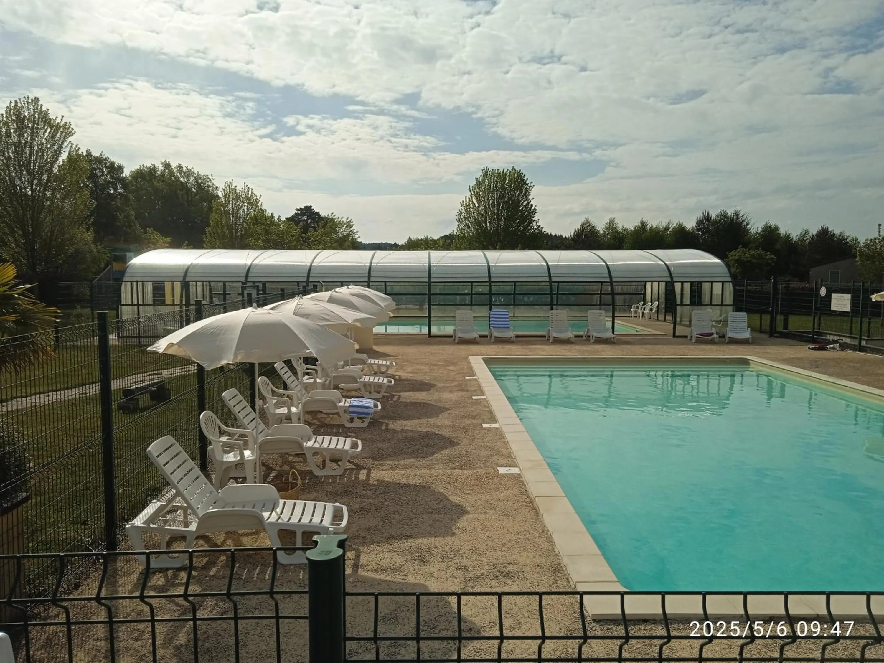 Swimming pool in Terres de France - Les Hameaux de Miel