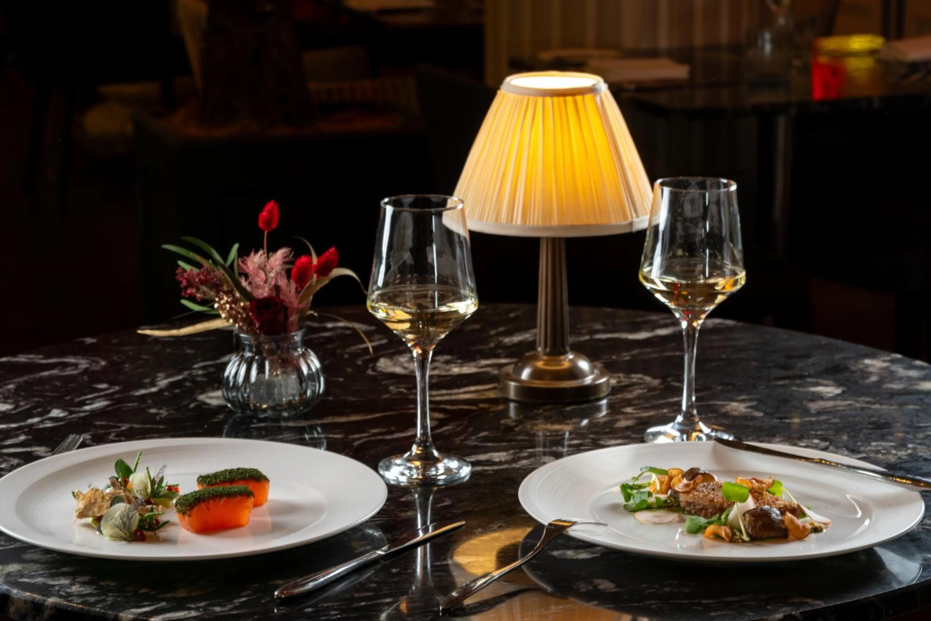 Restaurant/places to eat in The Waldorf Hilton