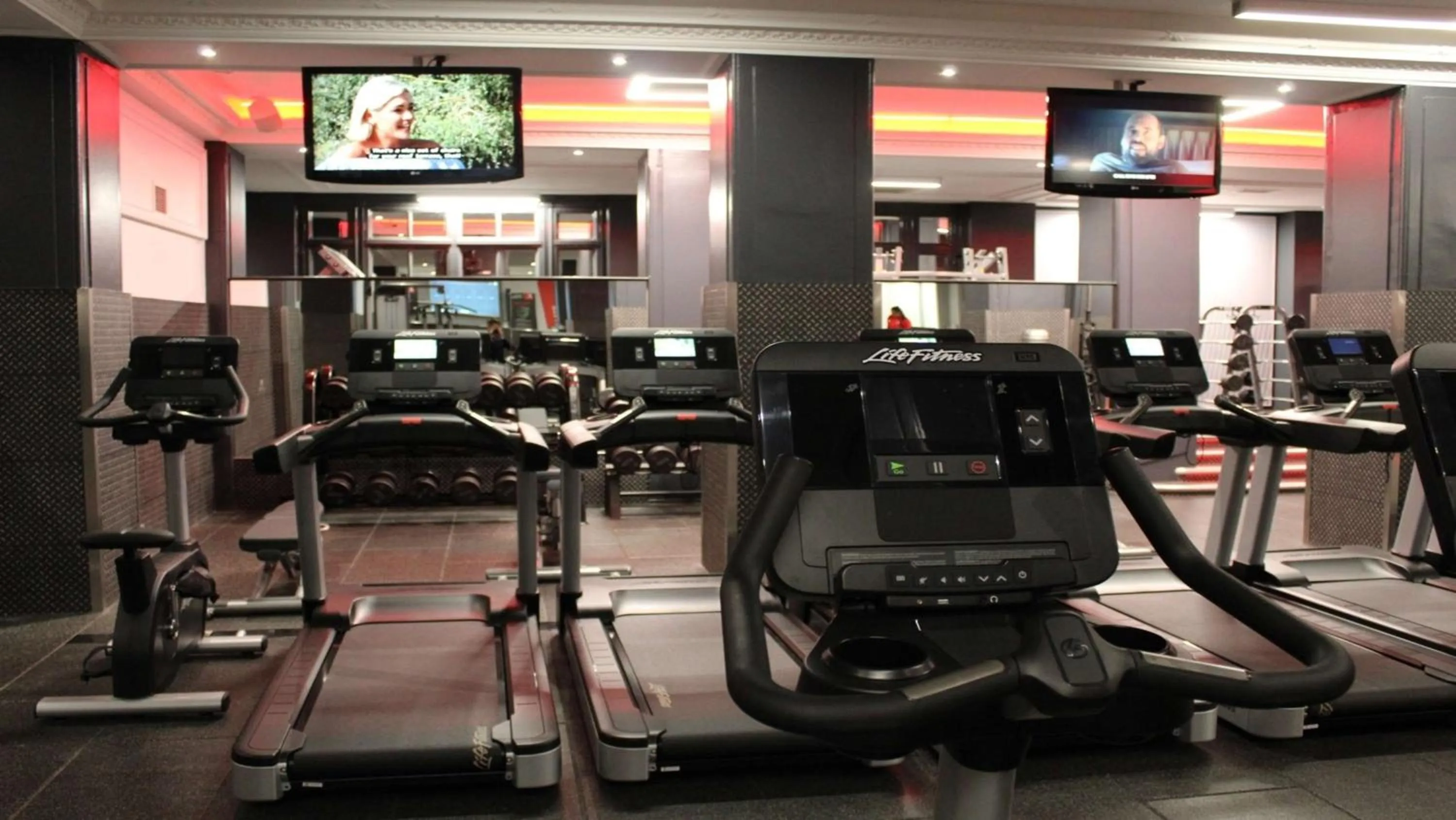 Fitness centre/facilities in The Waldorf Hilton