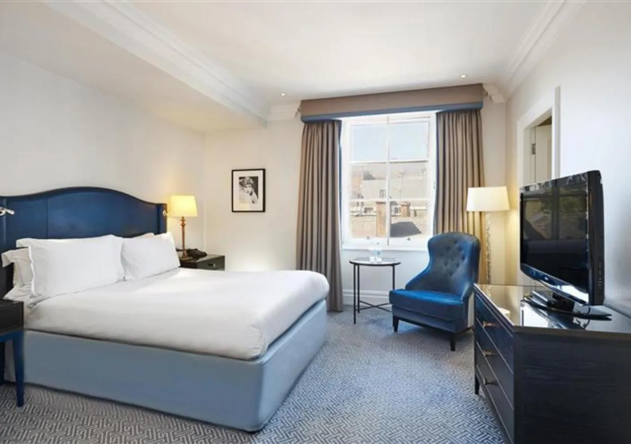 Bed in The Waldorf Hilton