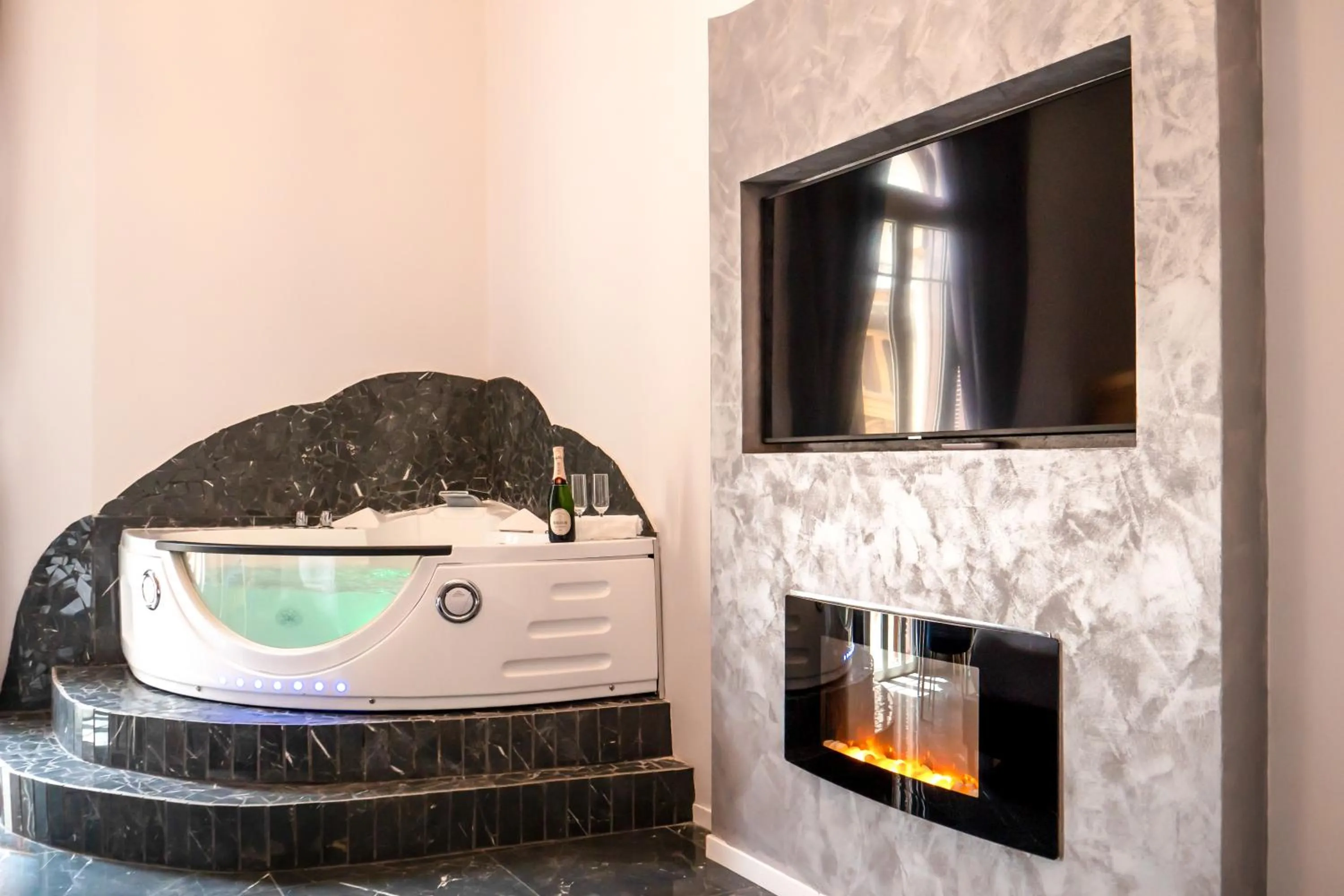 Hot Tub in Comfort Zone Naples