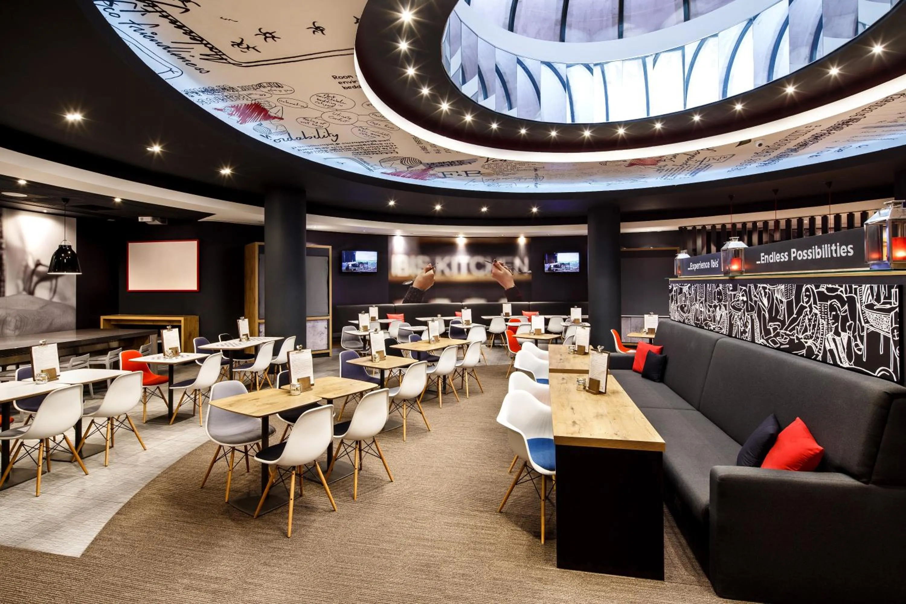 Lounge or bar in ibis Birmingham Centre New Street Station Hotel