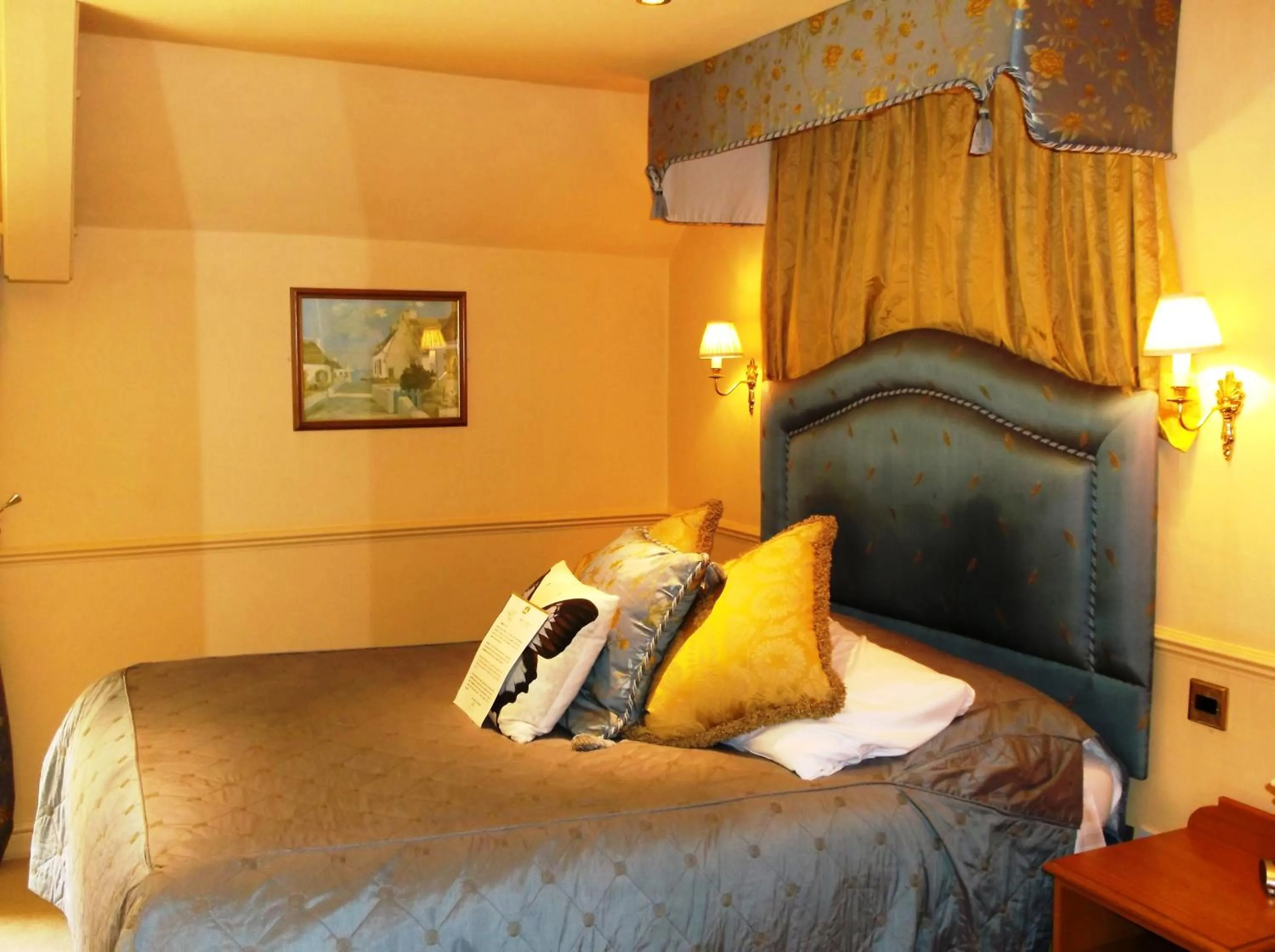 Bed in York Pavilion Hotel, BW Signature Collection