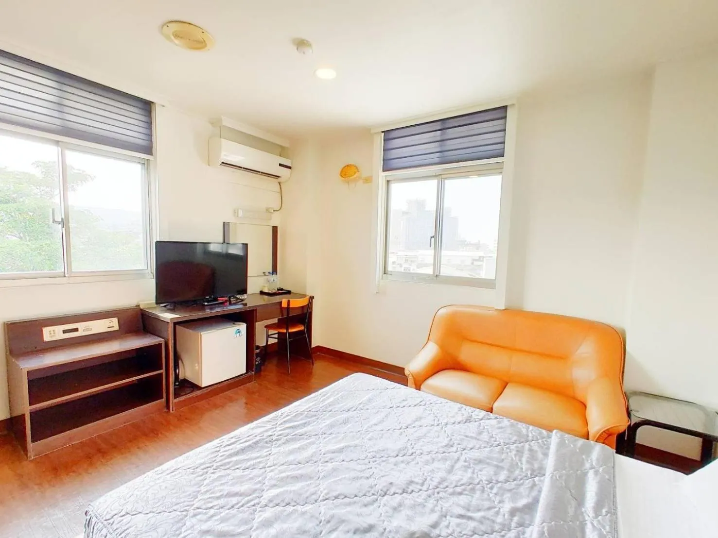 Photo of the whole room, Bed in Royal Business Hotel