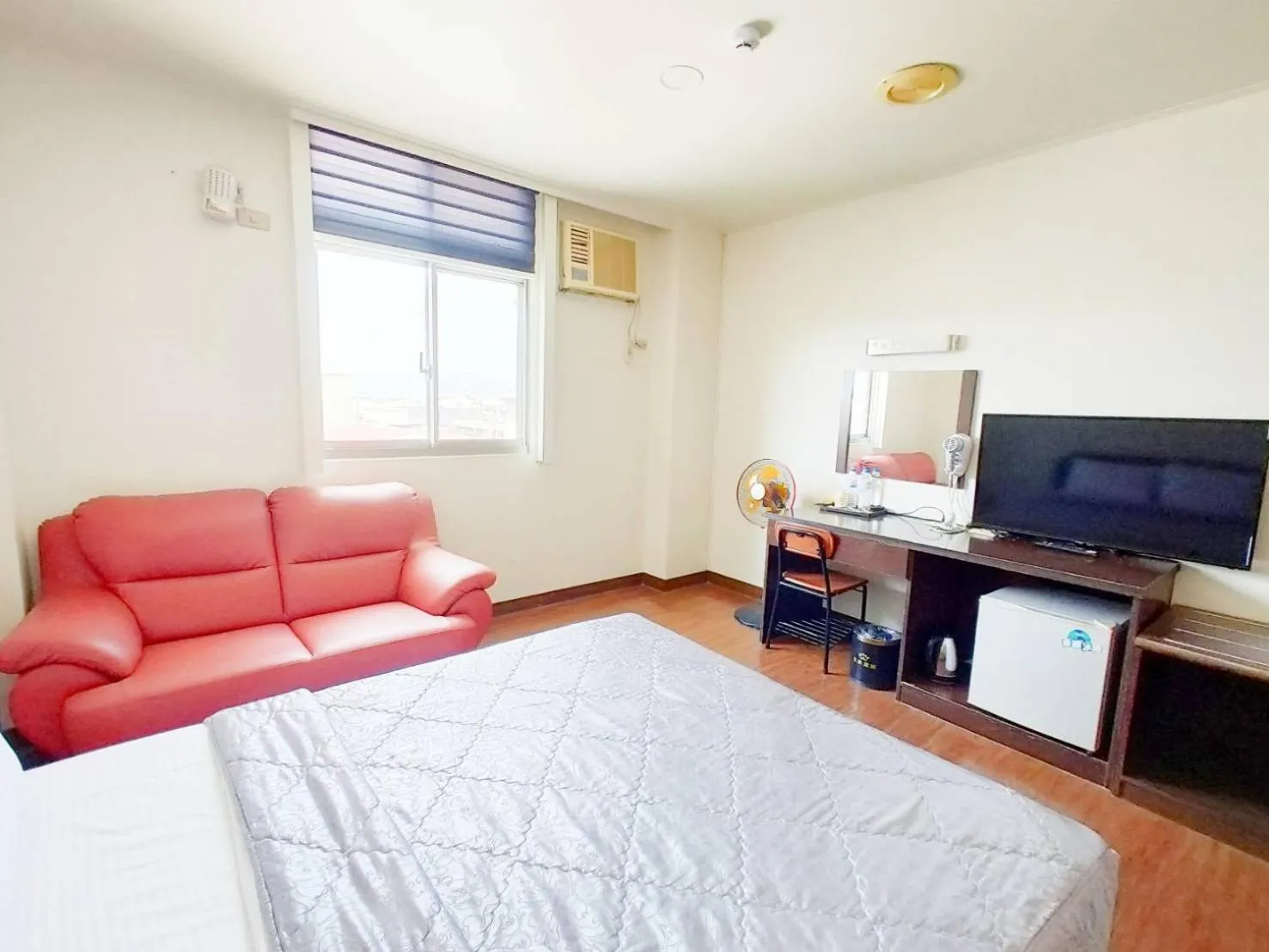 Photo of the whole room, Bed in Royal Business Hotel