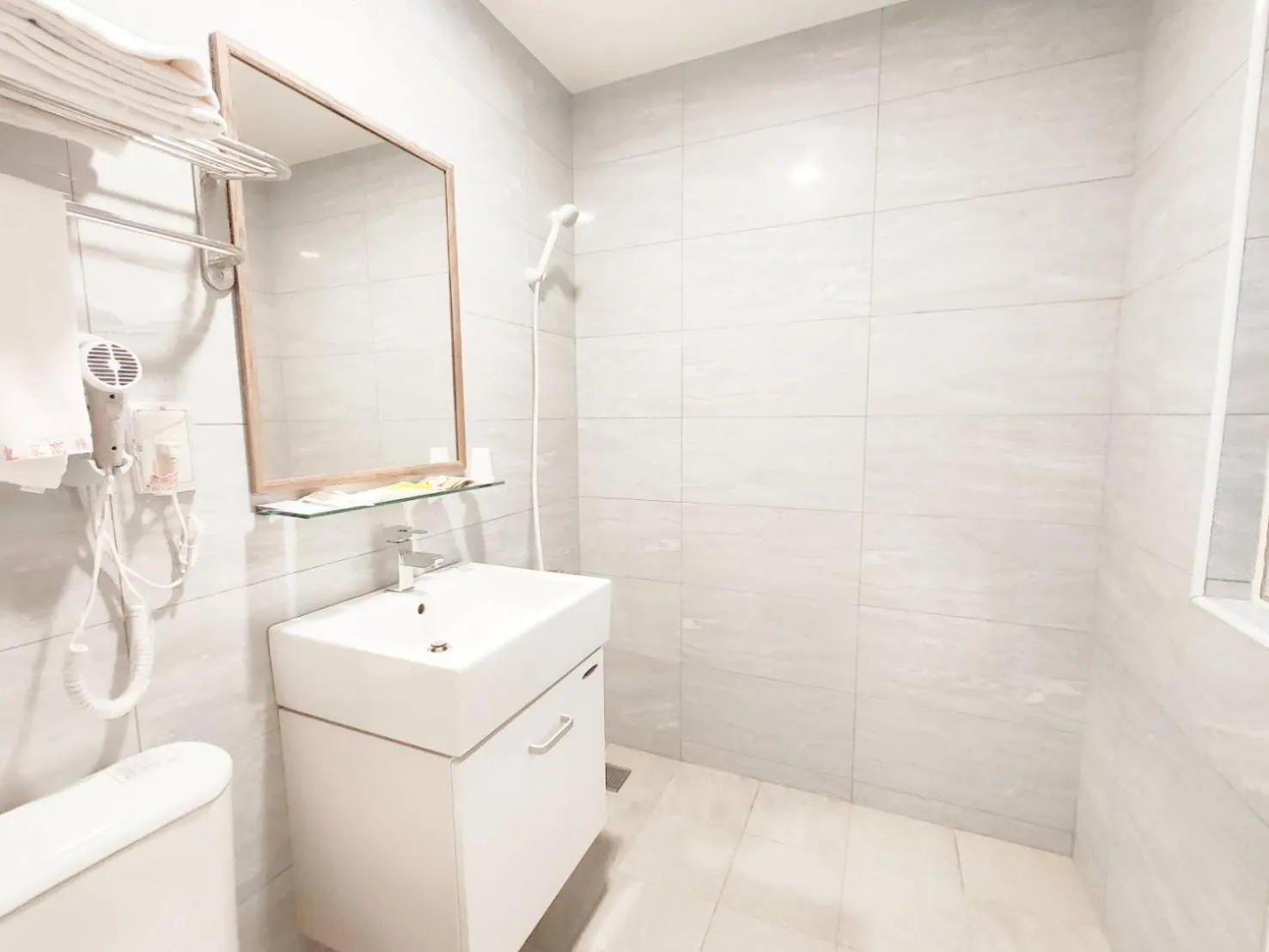 Shower in Royal Business Hotel