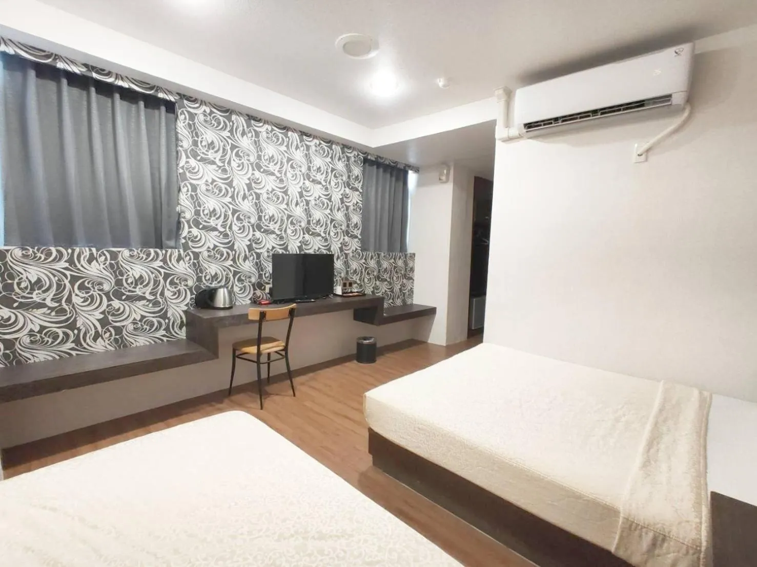 Photo of the whole room, Bed in Royal Business Hotel