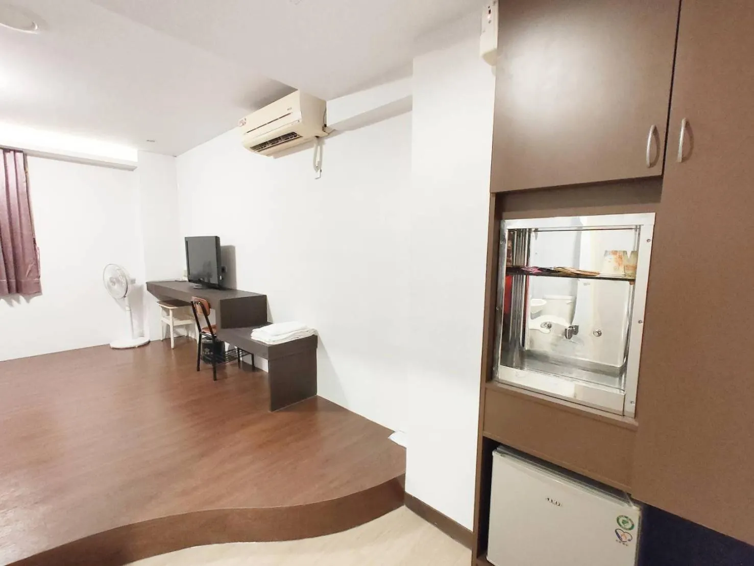 Coffee/tea facilities in Royal Business Hotel