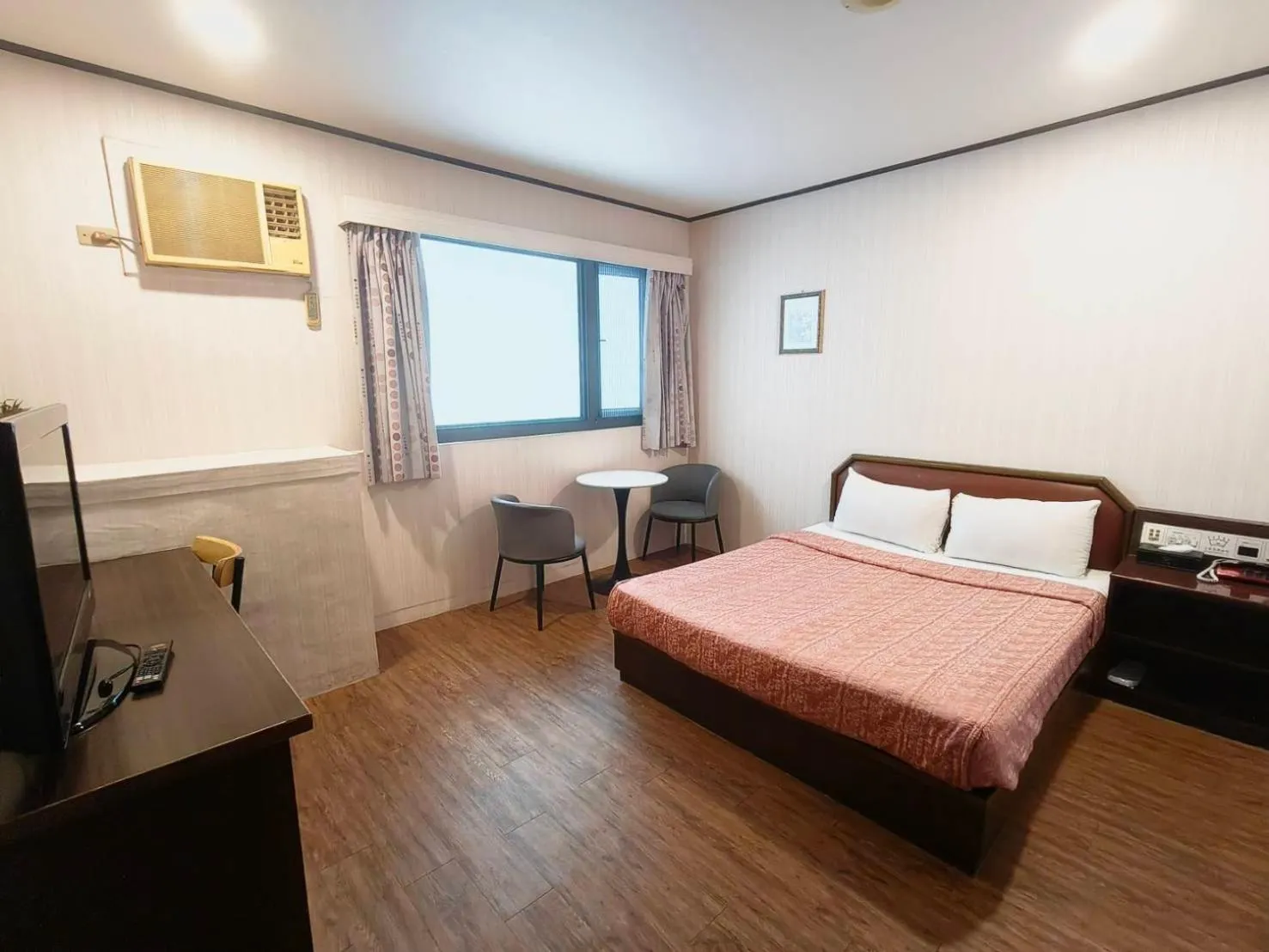 Photo of the whole room, Bed in Royal Business Hotel