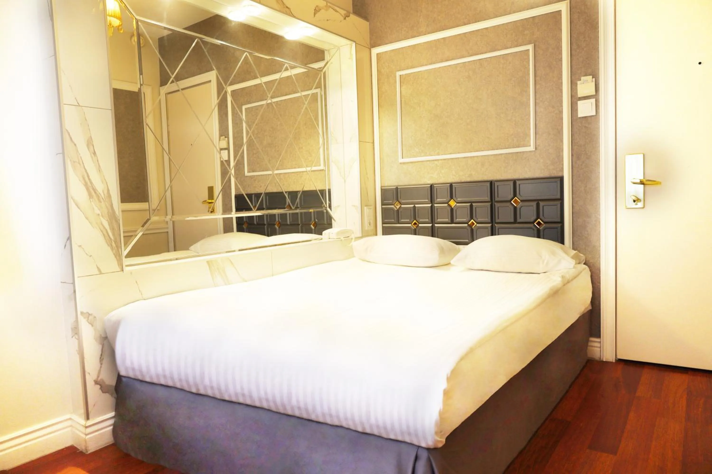 Bedroom, Bed in Bakirkoy Tashan Business & Airport Hotel