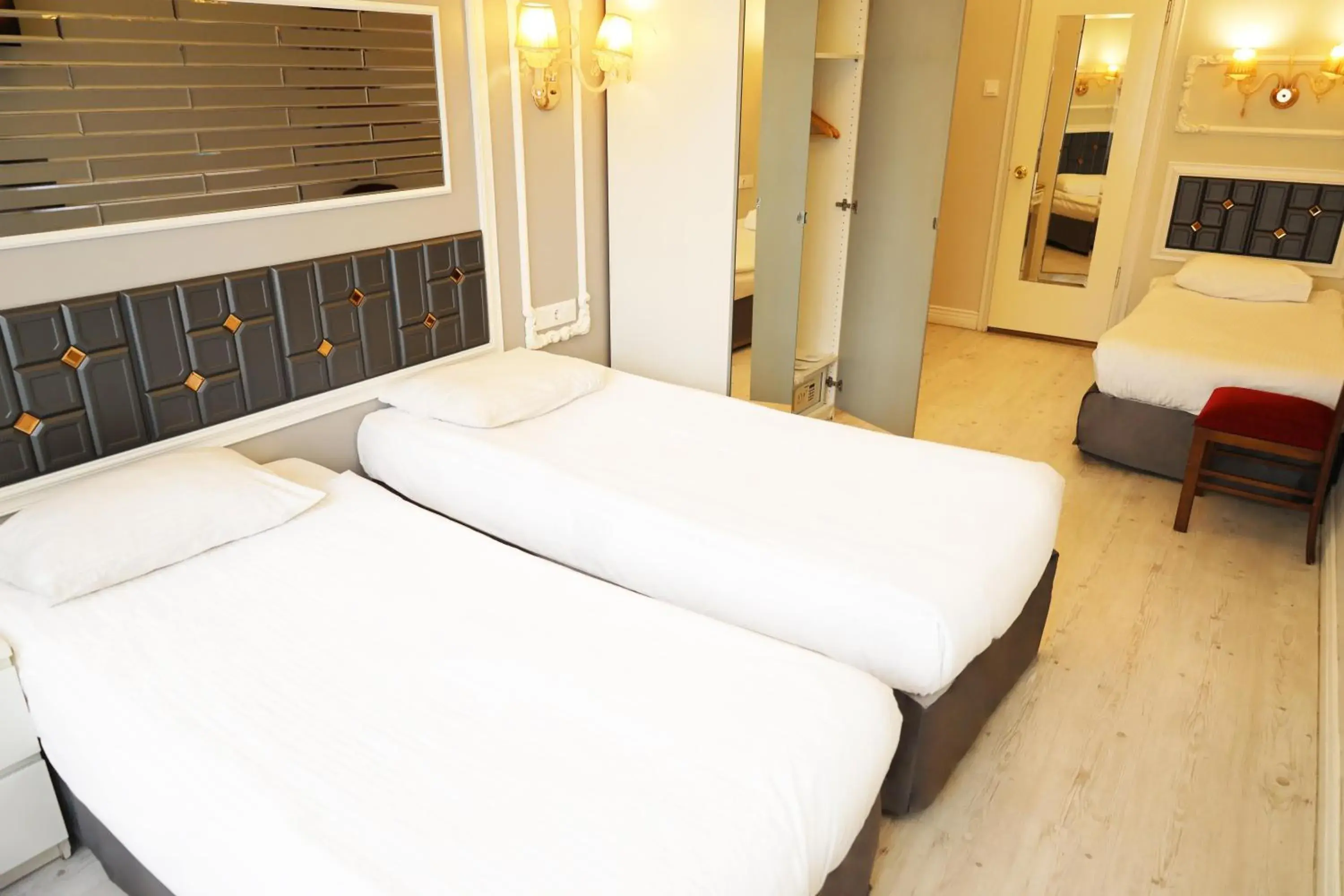Standard Triple Room in Bakirkoy Tashan Business & Airport Hotel Standard Triple Room in Bakirkoy Tashan Business & Airport Hotel