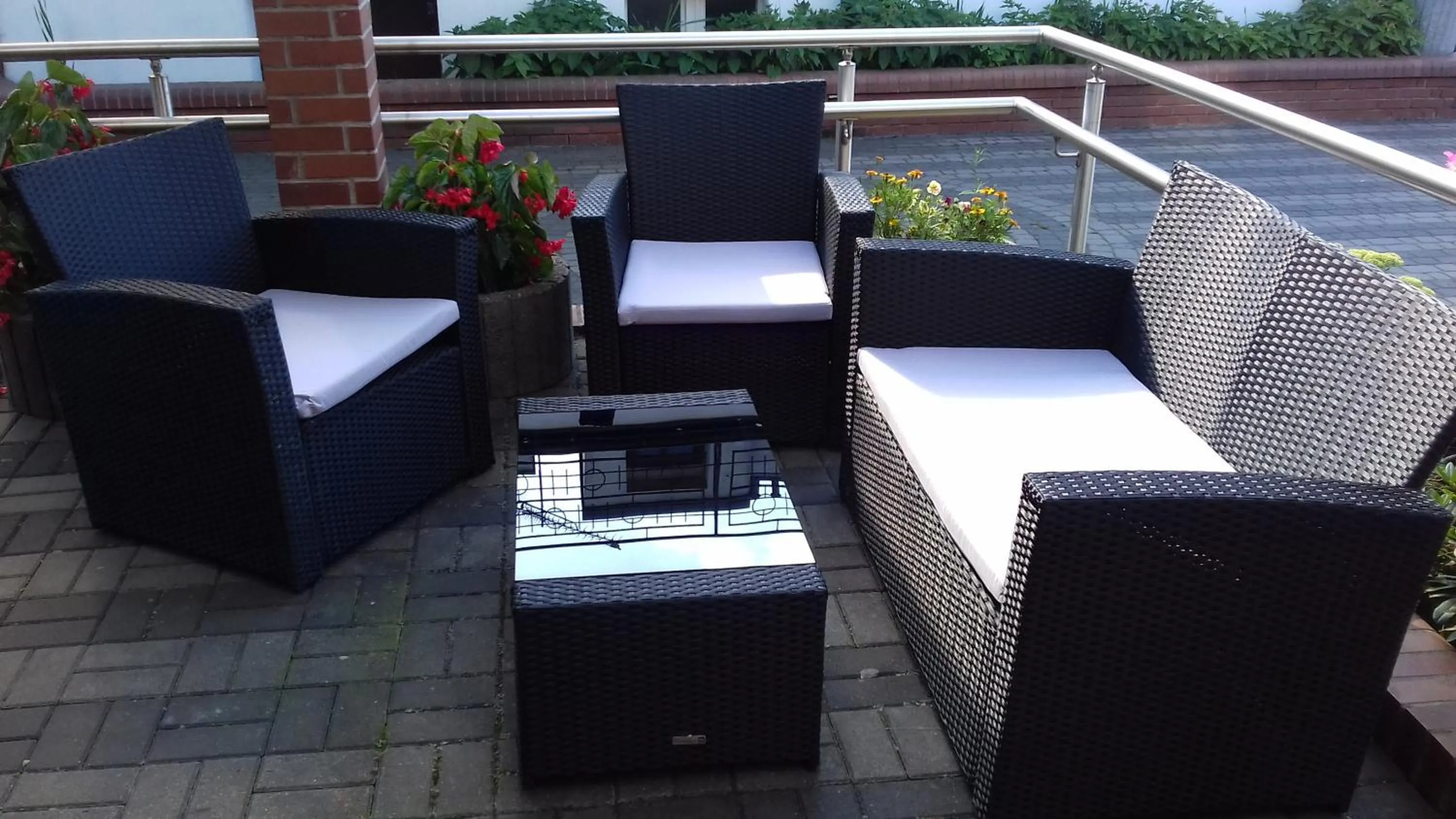 Facade/entrance in RJ Hotel