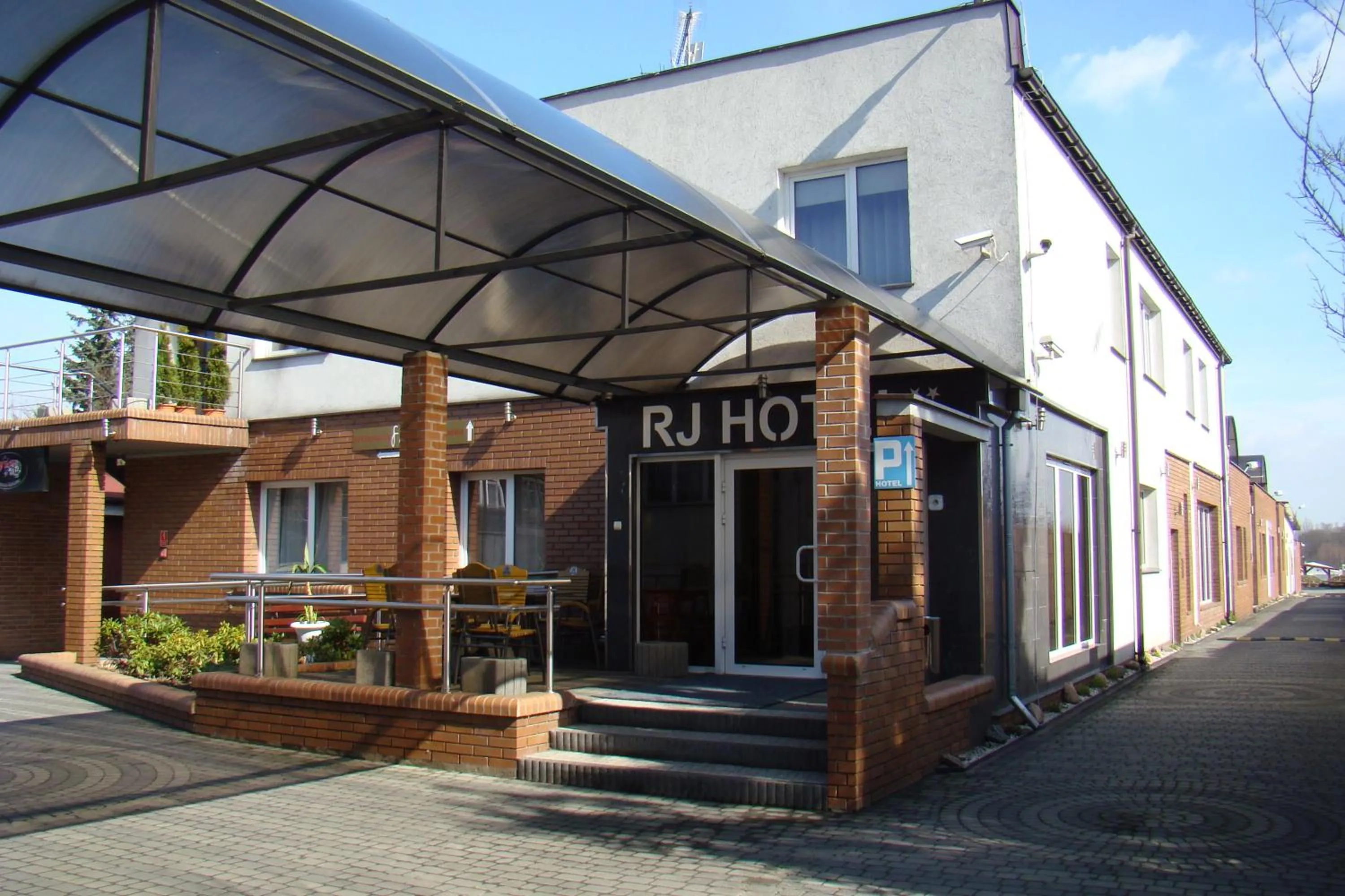 Facade/entrance in RJ Hotel